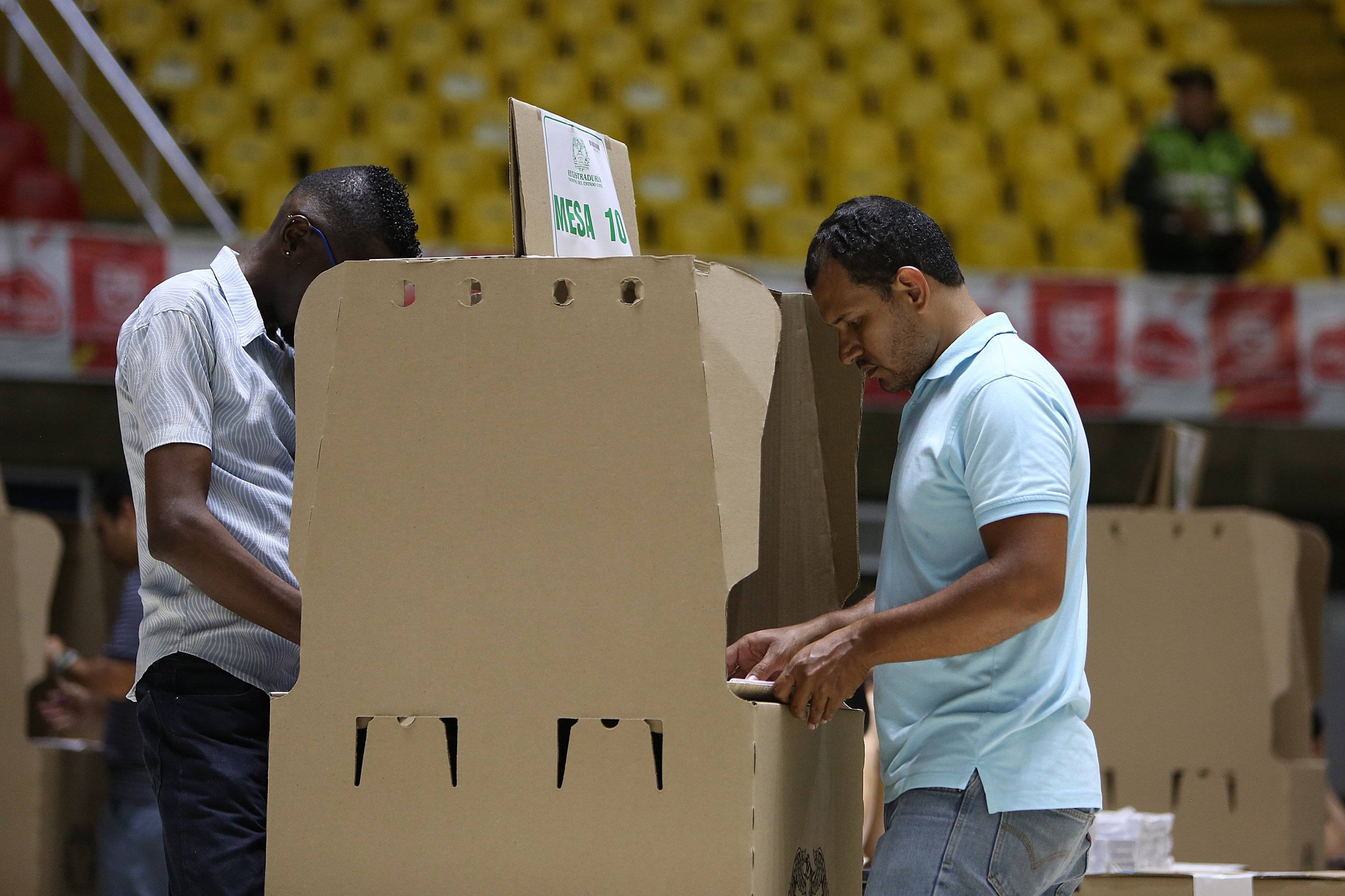 El momento de cumplir con el derecho al voto durante la jornada del domingo en Cali.