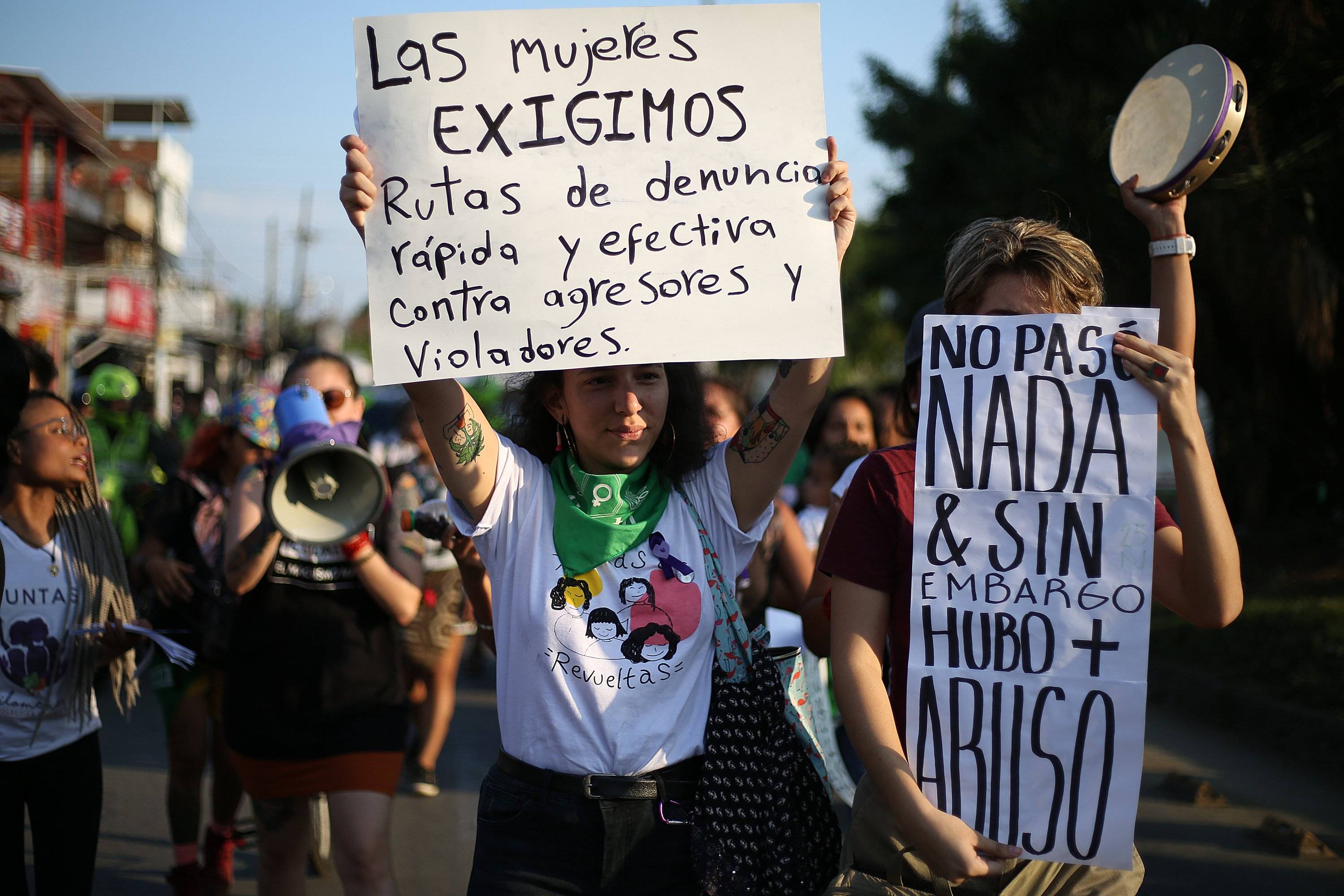 Desde La Casona a Nuevo Latir se hizo sentir un llamado para que se frenen los actos de violencia contra las mujeres en Colombia.