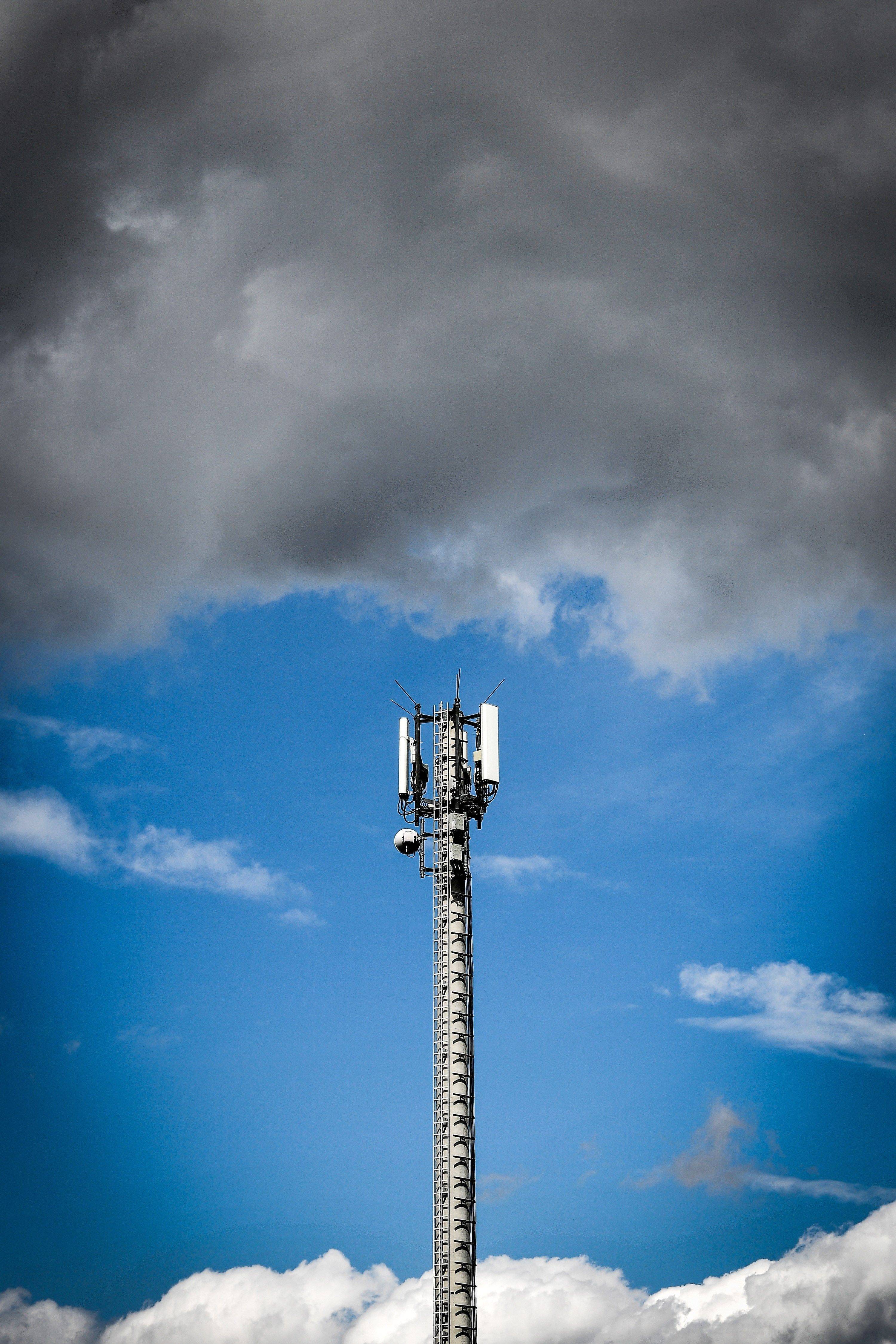 La subasta del espectro radioeléctrico en las franjas de 700 MHz, 1.900 MHz y 2.500 MHz se lleva a cabo el 20 de diciembre. En la imagen, una torre de telecomunicaciones en Colonia, Alemania, capturada en Agosto de 2019.