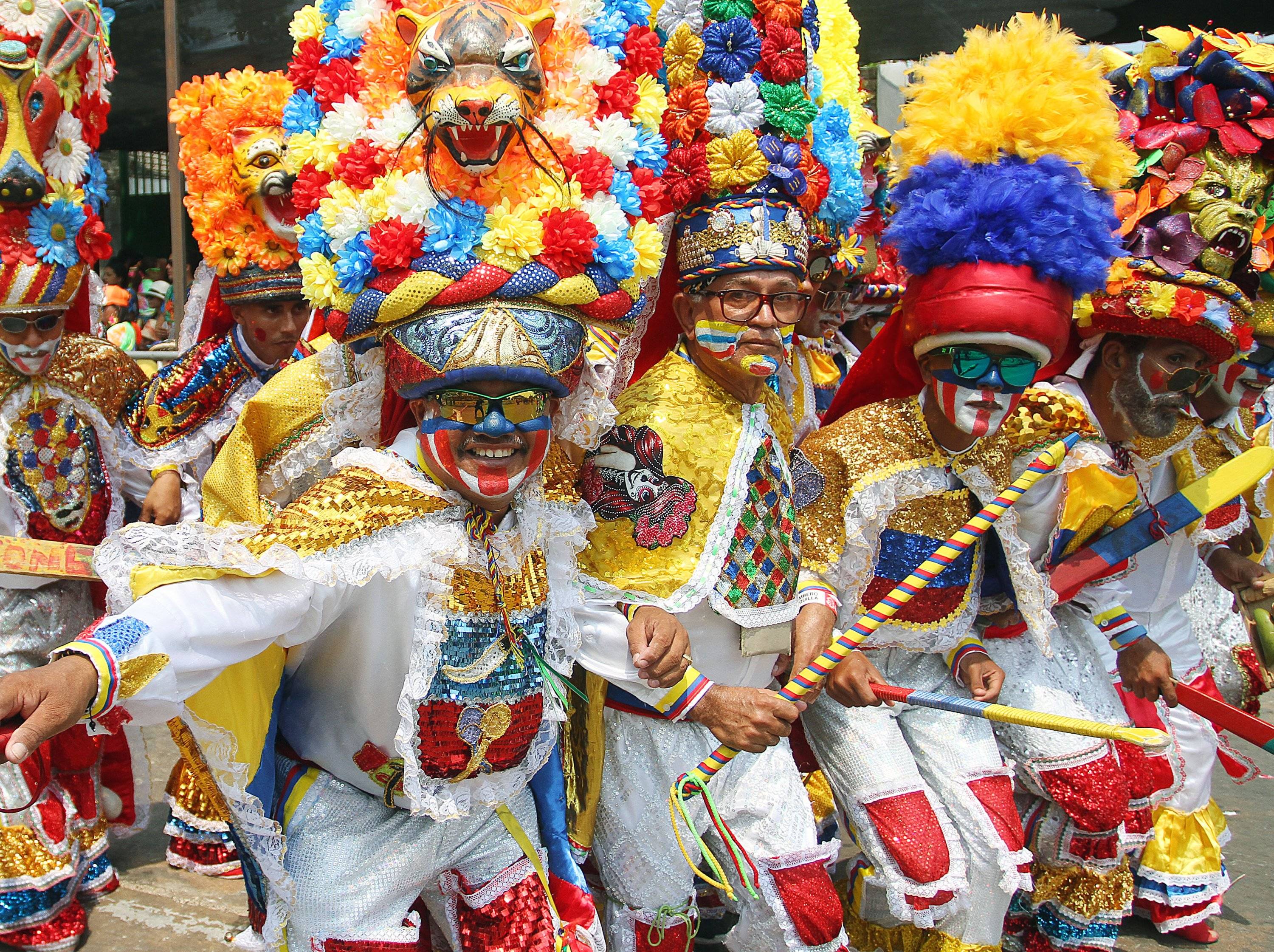 En el primer día del carnaval un desfile paseará por los 4 kilómetros y medio de la Vía 40.