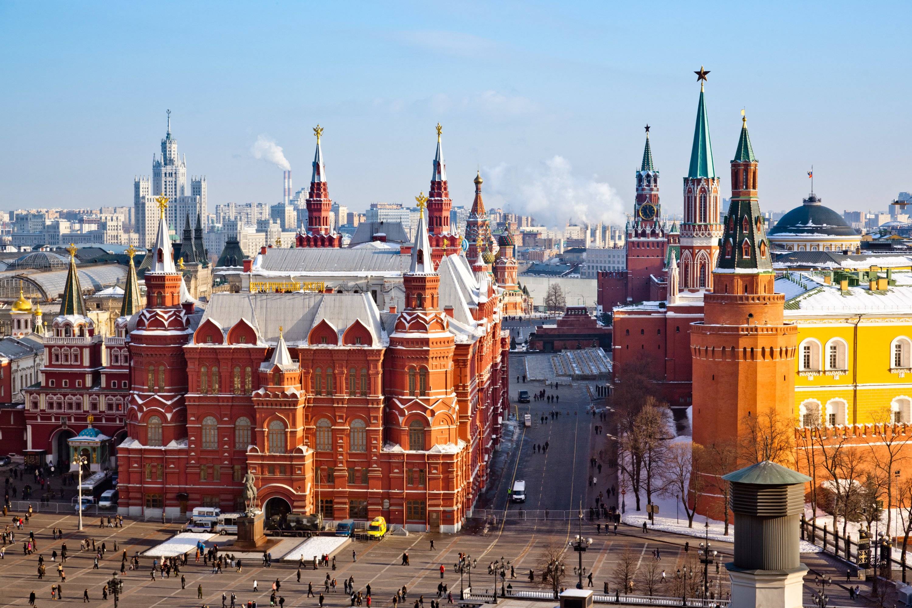 Museo Histórico, la Plaza Roja y el Kremlin en Moscú.