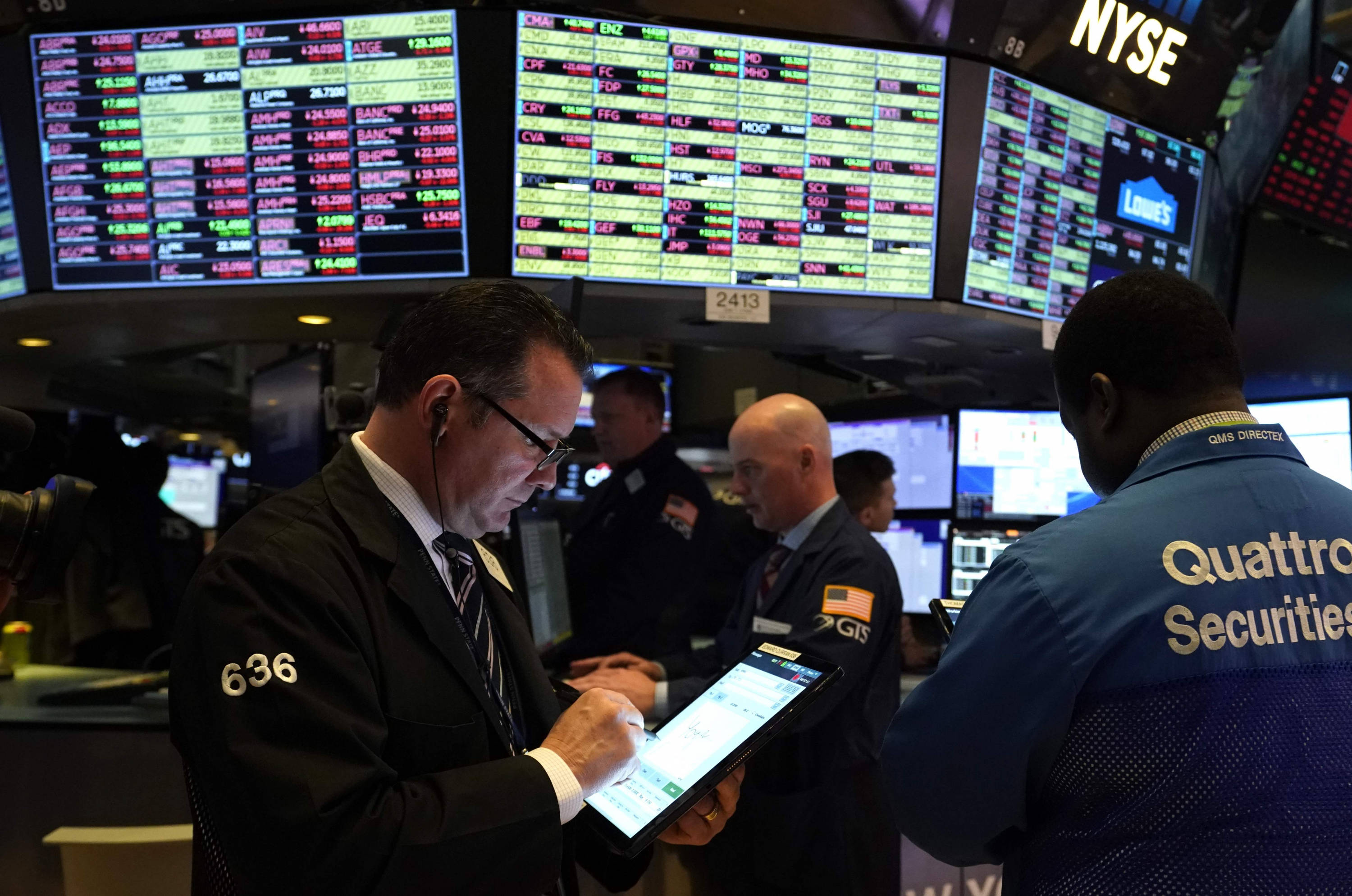 La mayoría de plazas del mundo cerró con números rojos. Wall Street se derrumbó con su mayor caída en 11 años, al punto que tuvo que suspender sus operaciones en algún momento de la jornada.