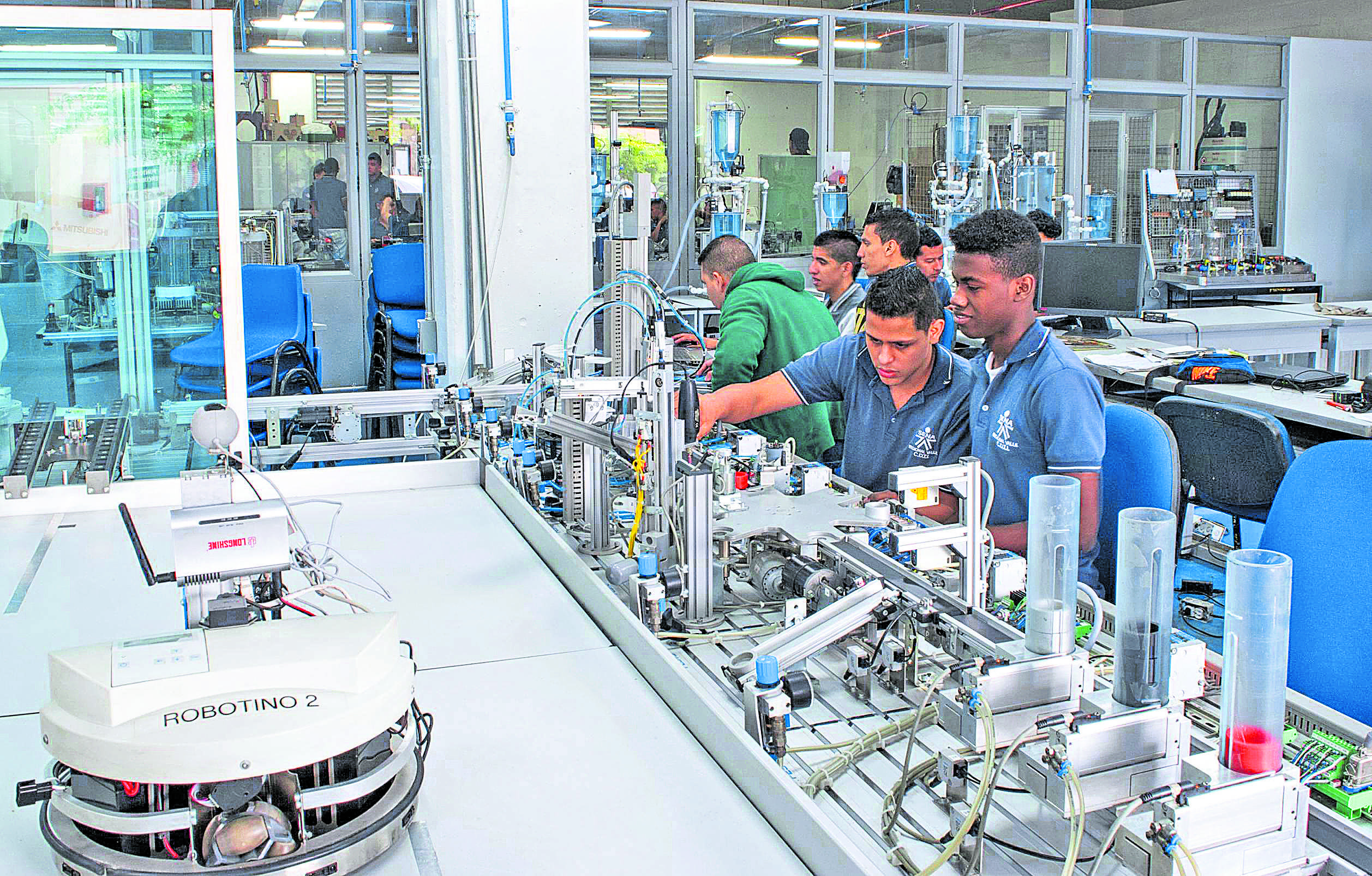 Formación en líneas en Diseño y Mantenimiento Mecatrónico, Vestuario Inteligente y Comunicación Digital.