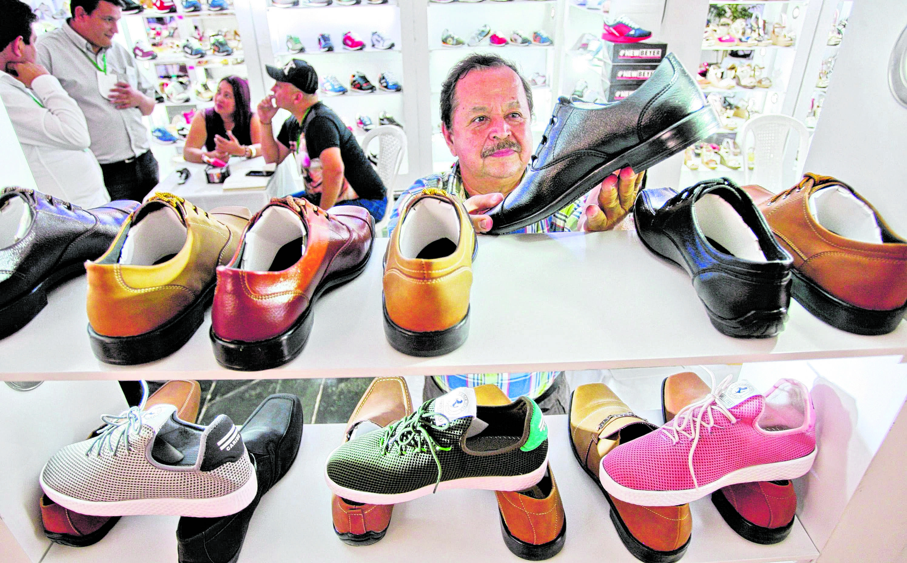 A través de entidades microfinancieras también pueden pedir créditos las empresas locales