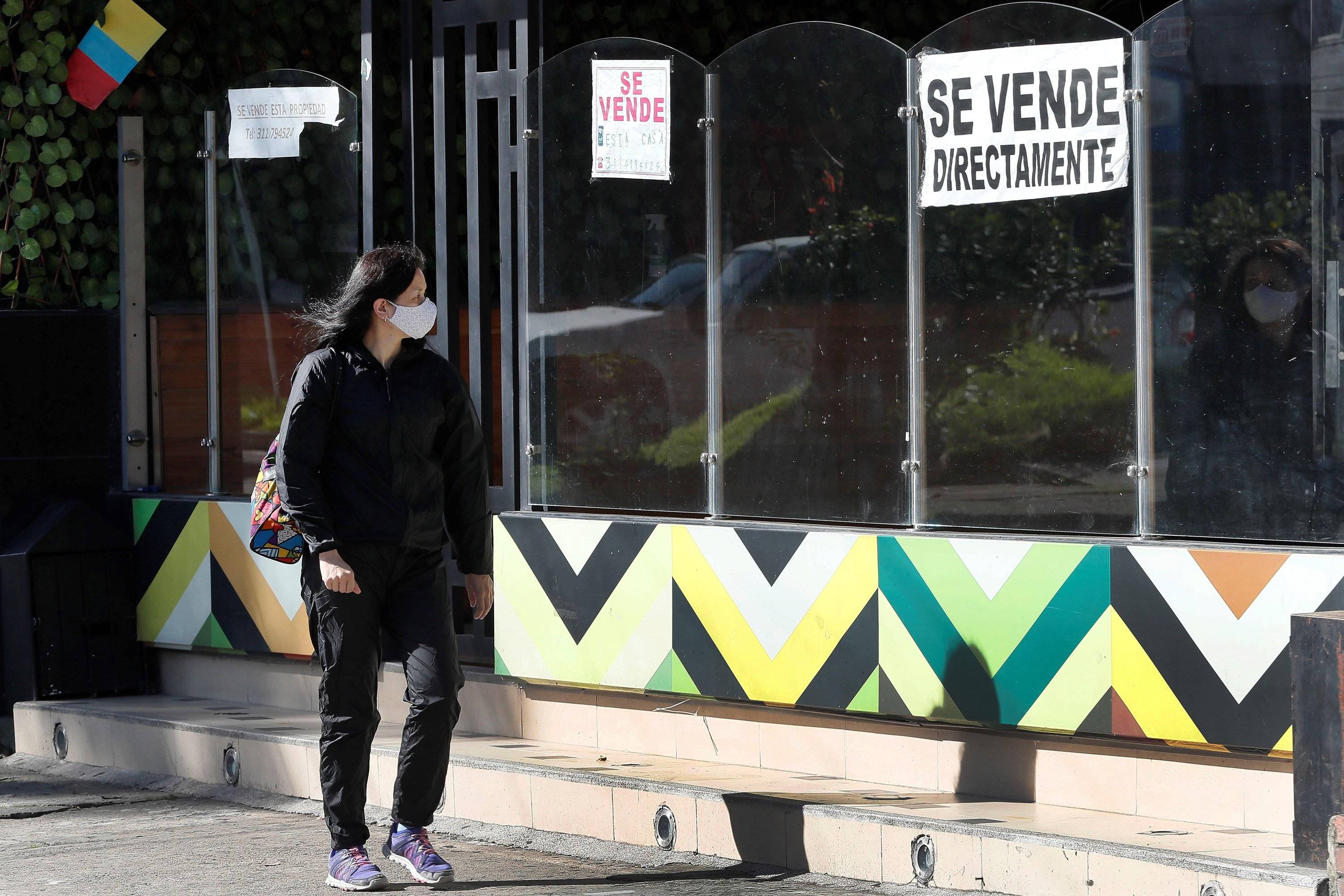 Urge contener la quiebra de empresas, pues sin firmas que ocupen personas será imposible parar la hemorragia laboral.