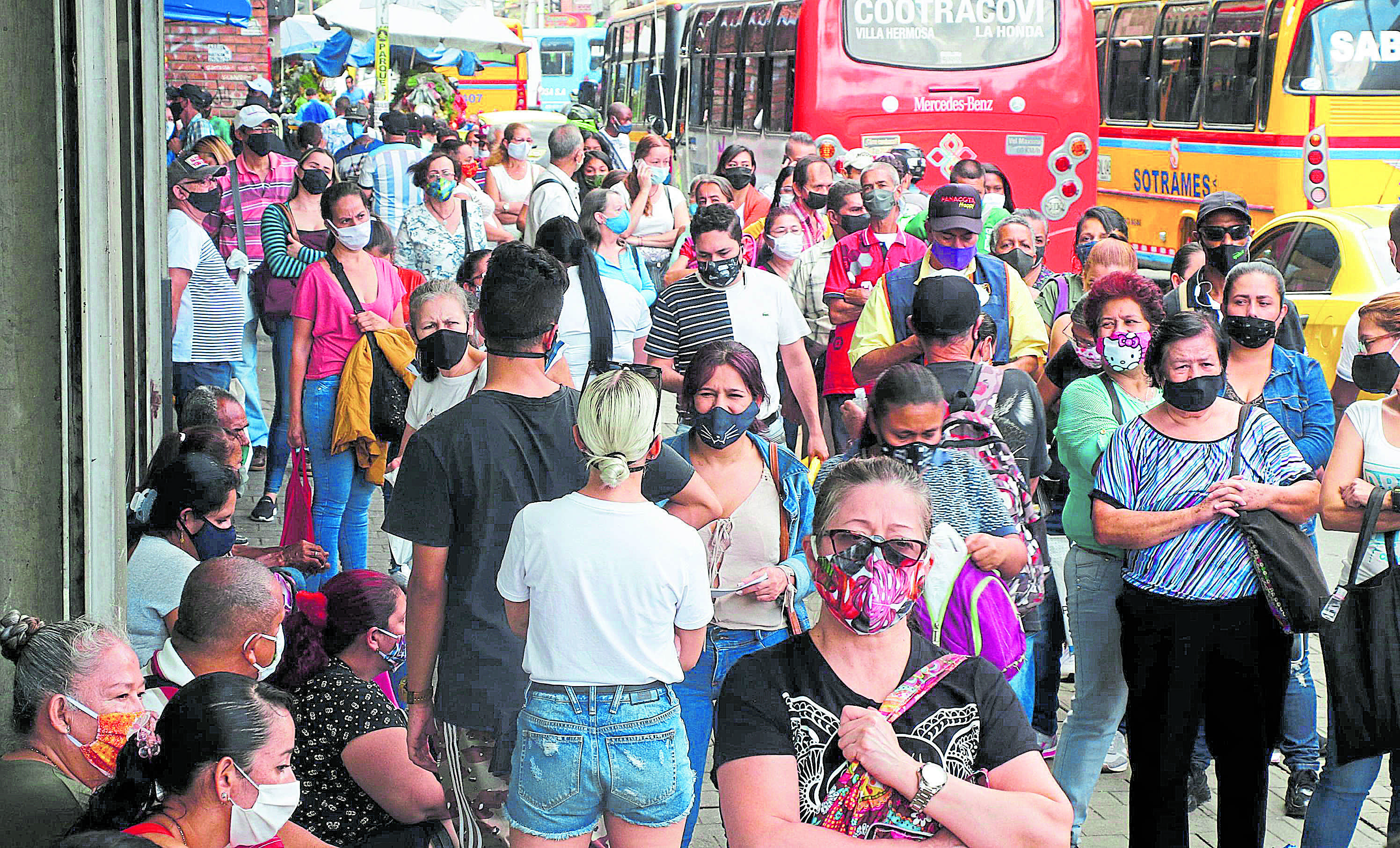 La gente ya sale más a hacer compras pero no se hacen transacciones como antes.