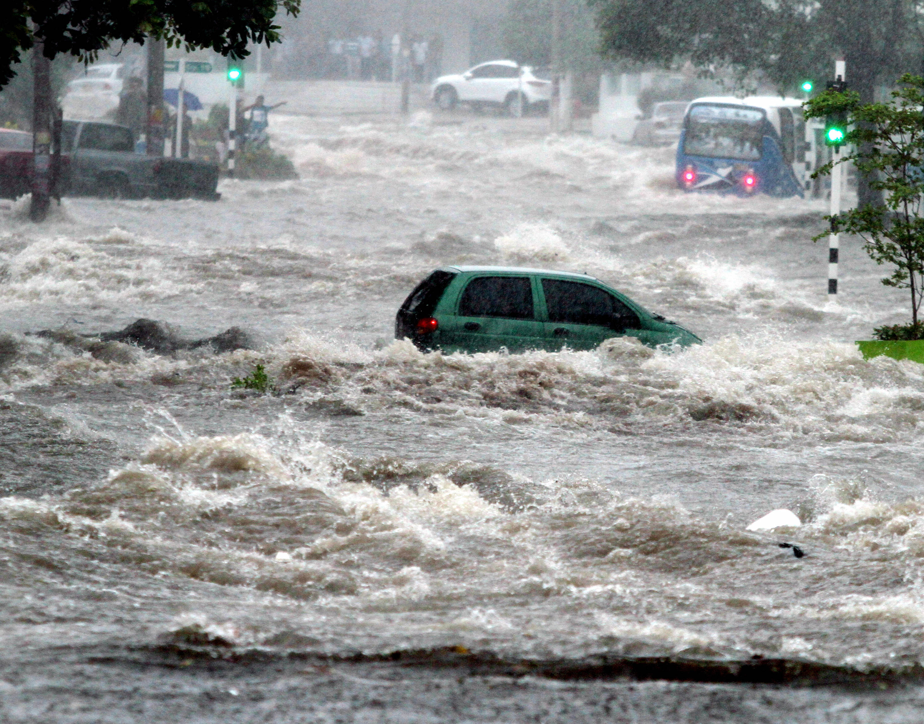 The streams in Barranquilla have caused the death of dozens of citizens.
