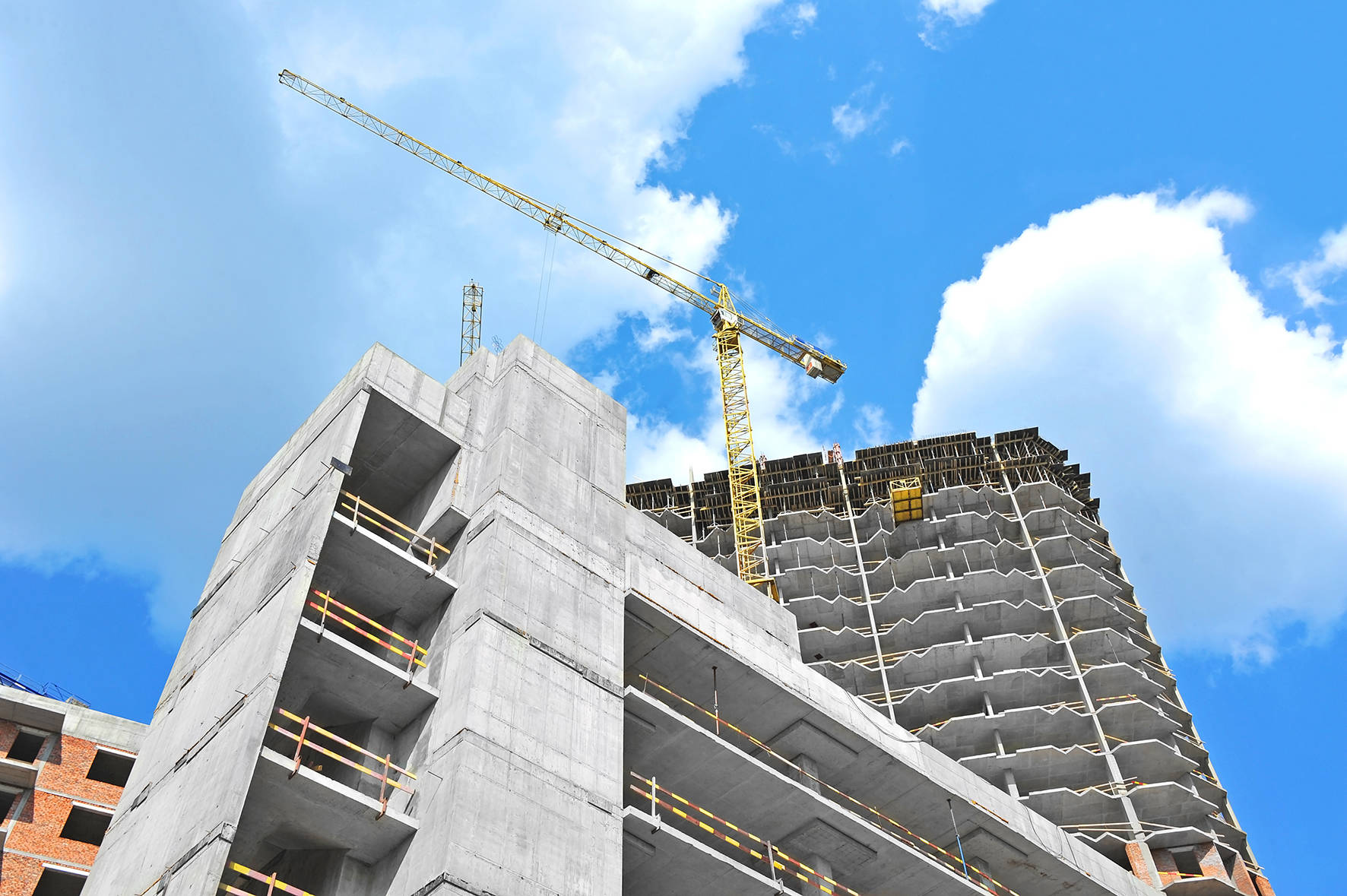 Sectorul construcțiilor apare pe locul trei, care a crescut cu 73.528 milioane dolari (7,7 la sută).