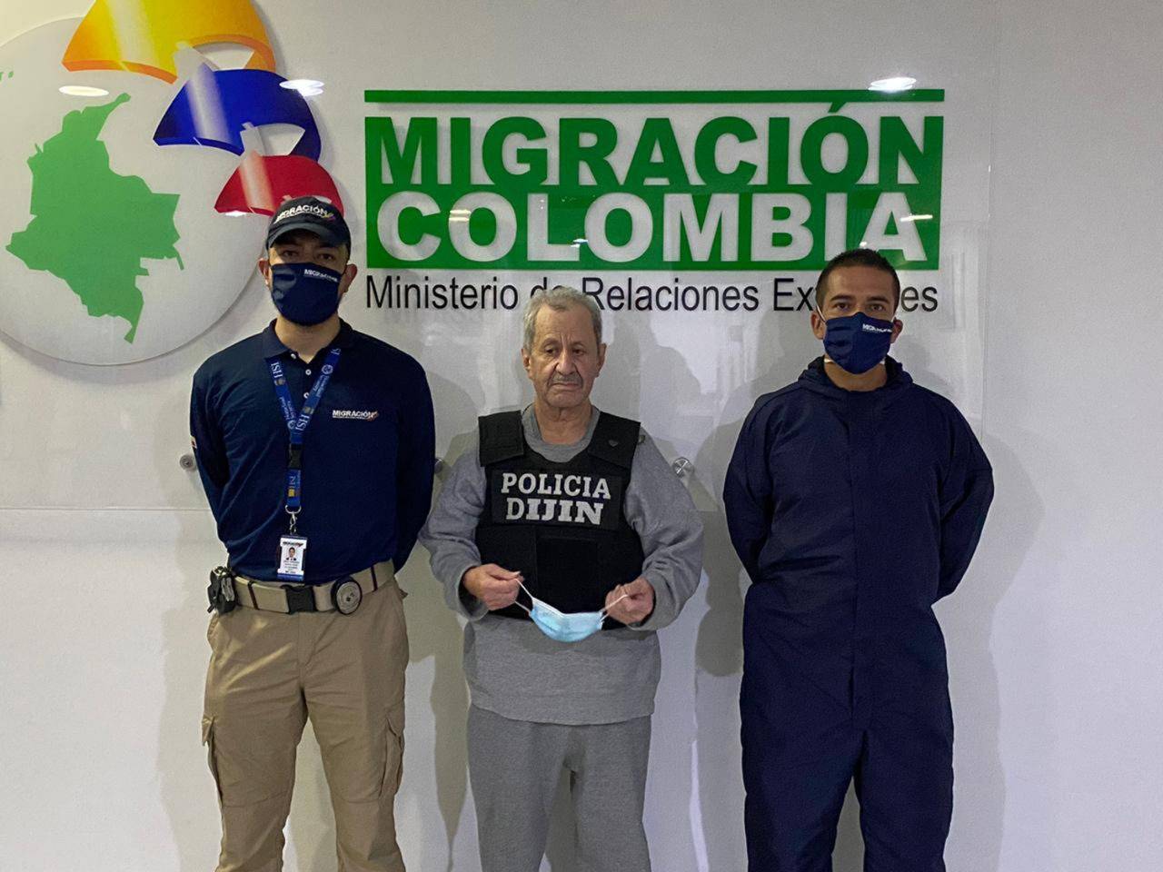 Esta es una de las imágenes que se conocen tras el aterrizaje del exparamilitar Hernán Giraldo en Colombia.