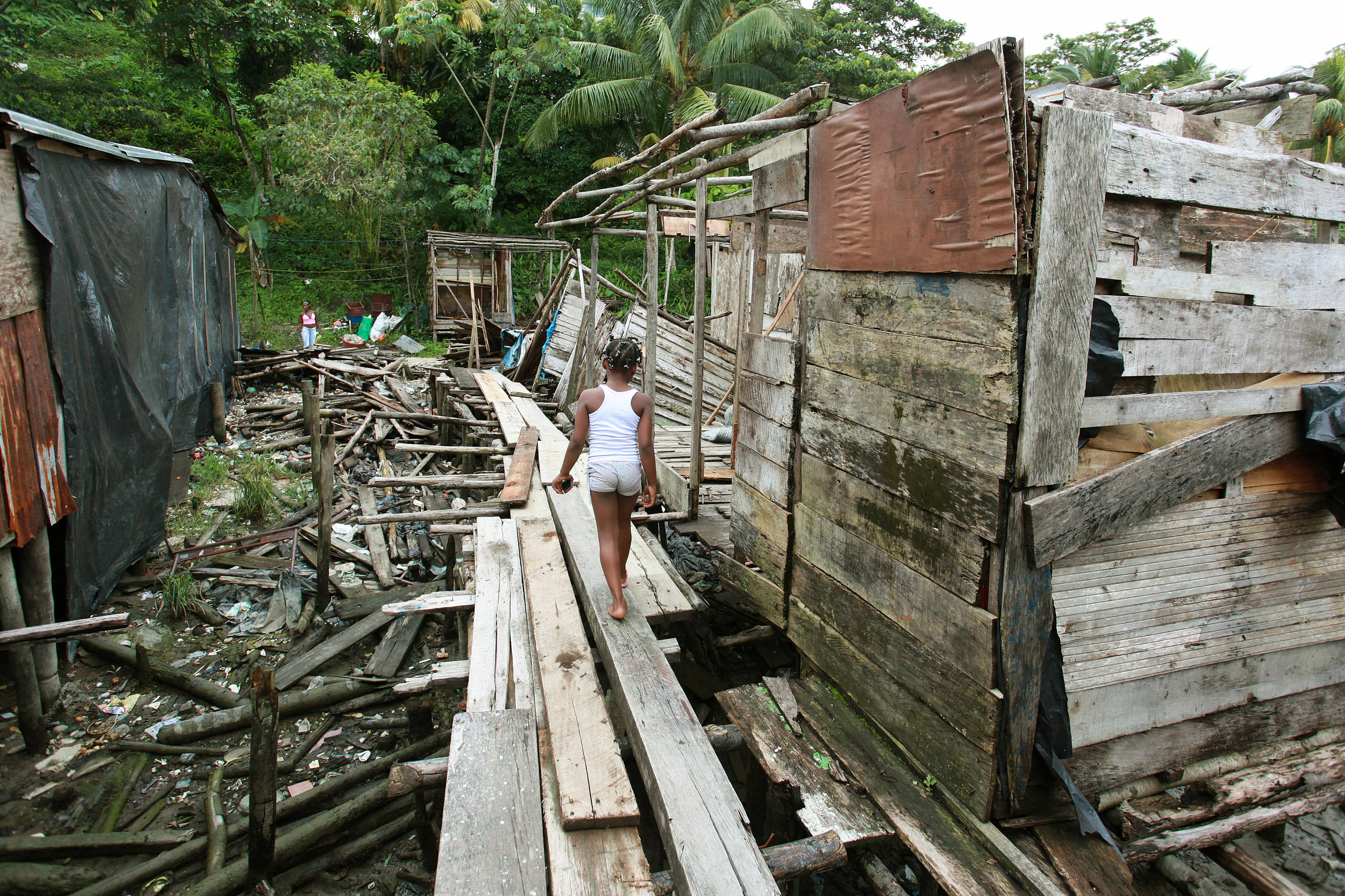 La pobreza, falta de agua y otras necesidades se viven en Puente Nayero y en otras zonas del casco urbano de Buenaventura.