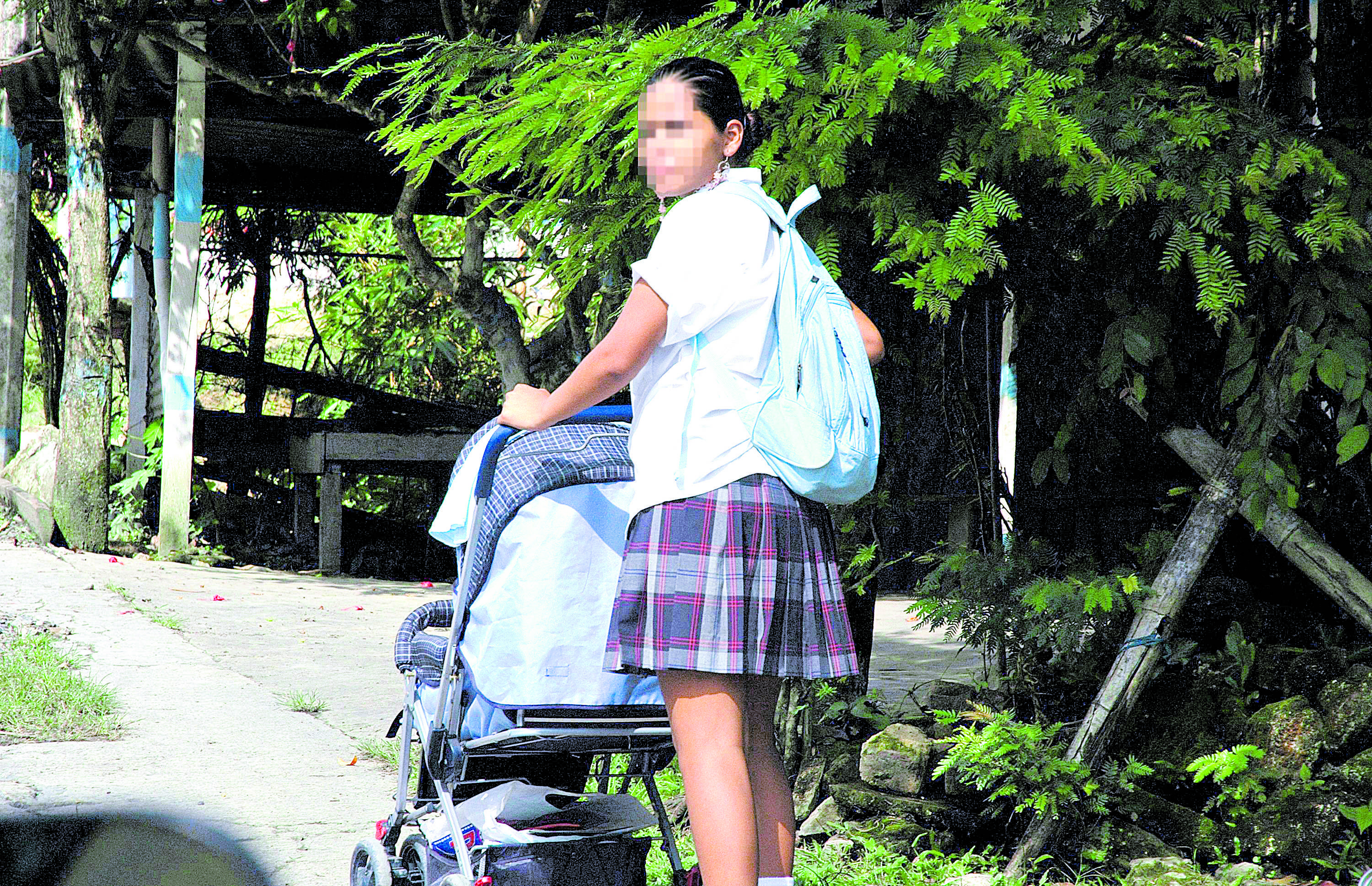 Una de las causas de deserción escolar en el país es el embarazo infantil y adolescente.