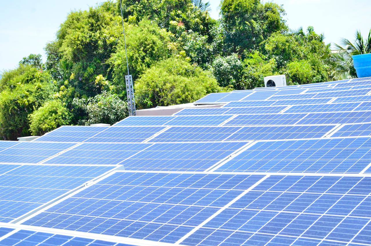 La luz del sol se convierte en energía eléctrica para transformar la vida de 2.300 habitantes de las zonas rurales de Valledupar.