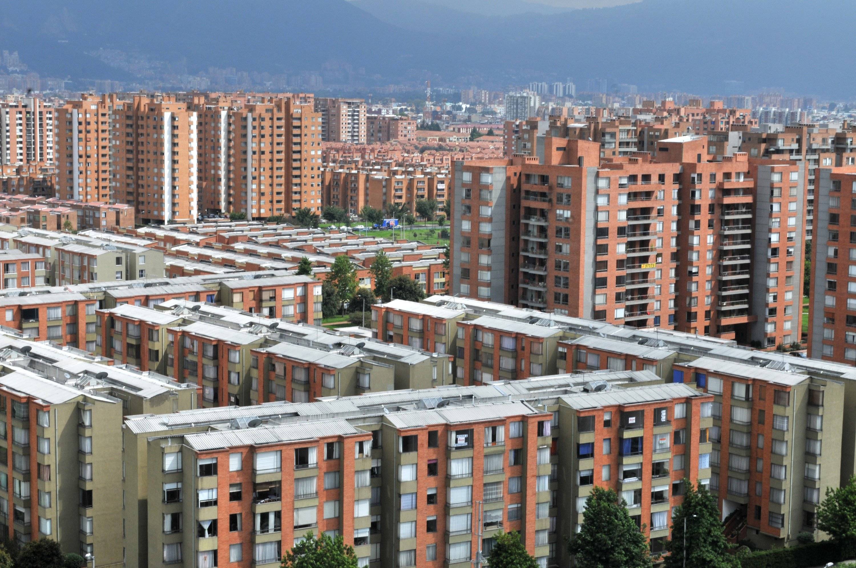 Residencia de Estratos 5 y 6, Como las que Caracterizan A Colina Campestre (Foto), Son Los Principales Objetivos de Estos Grupos.