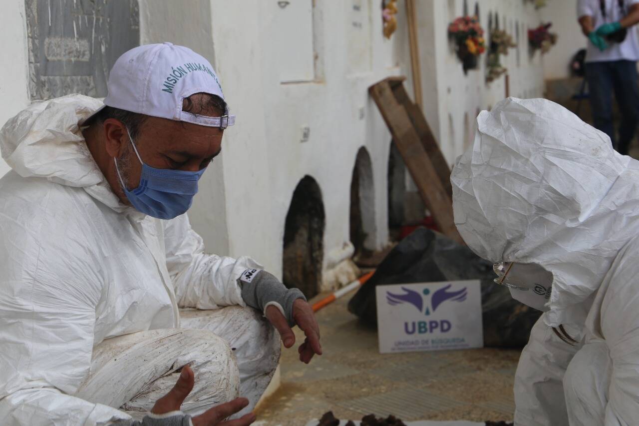 Los 18 cuerpos recuperados en Santo Domingo, Antioquia, serán entregados a Medicina Legal para su identificación.