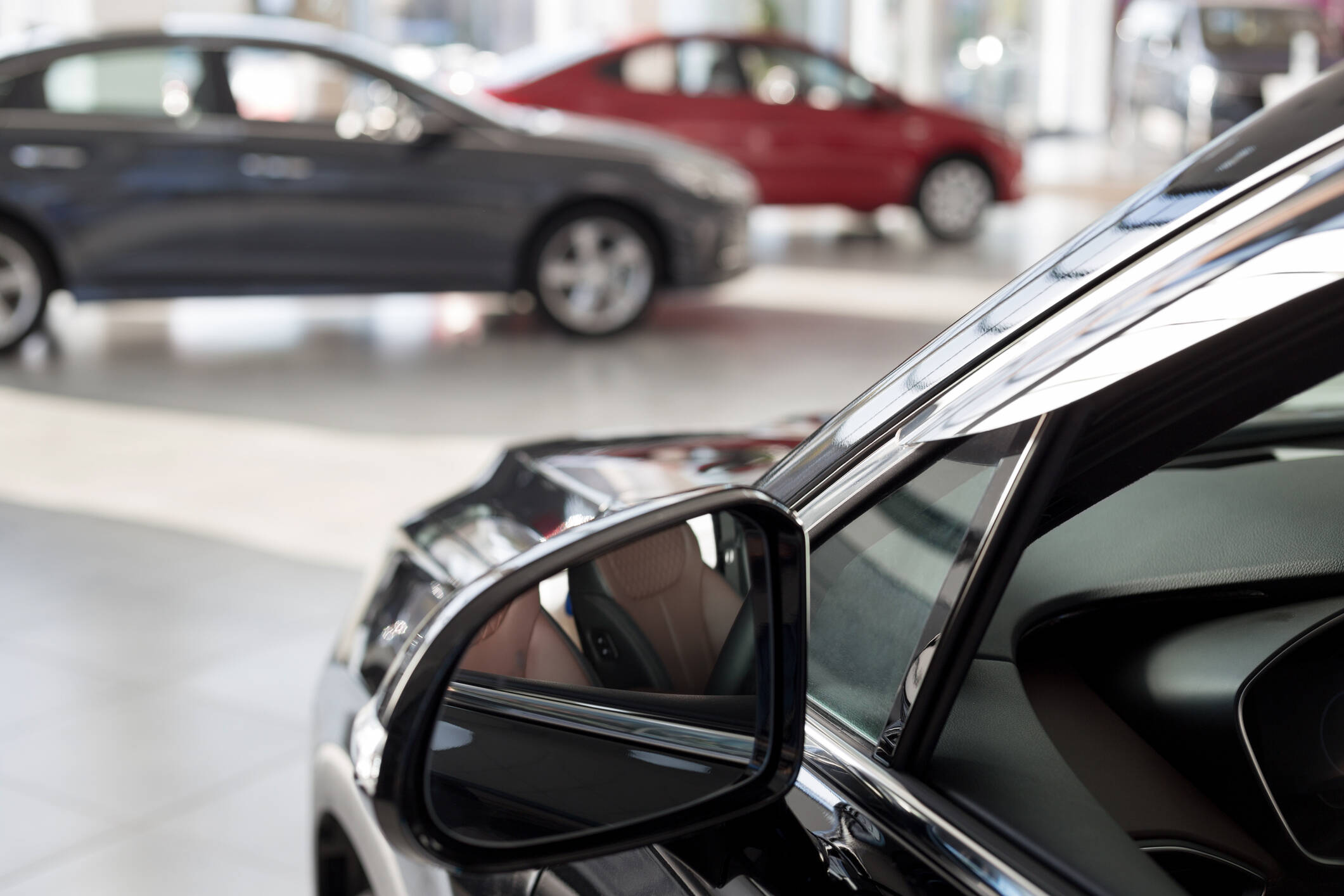 Los automóviles tiene una función llamada 'piloto automático' que le permiten tomar decisiones en la conducción.