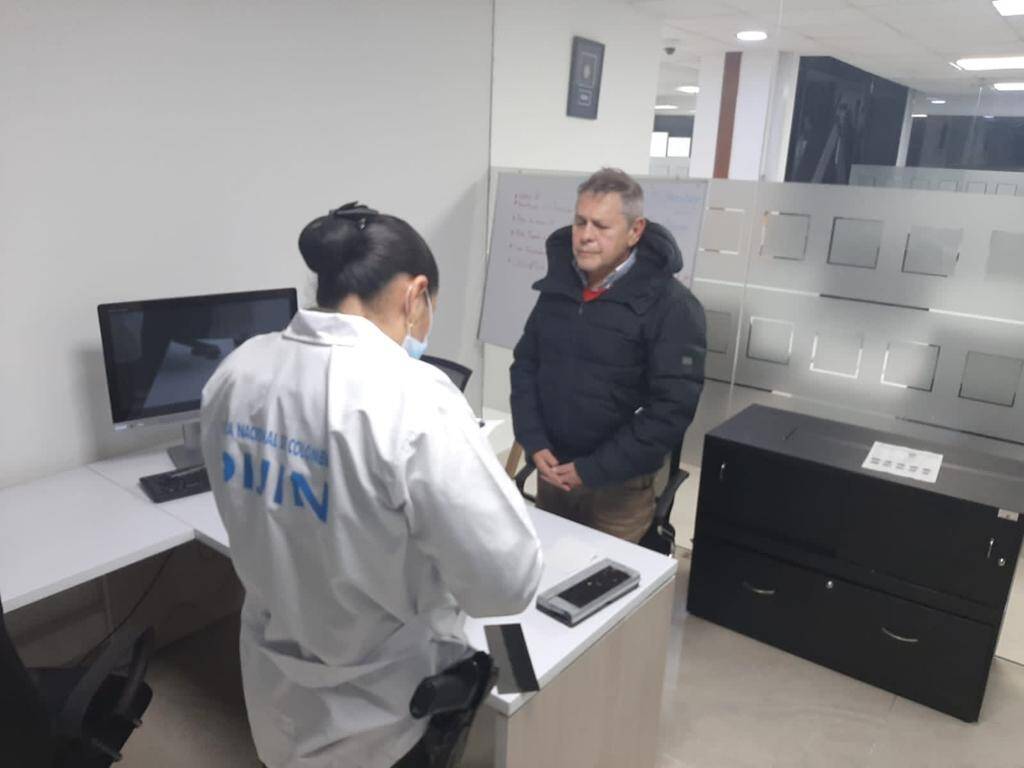 Carlos Mattos al momento de ser reseñado en el Dijín de la Policía.