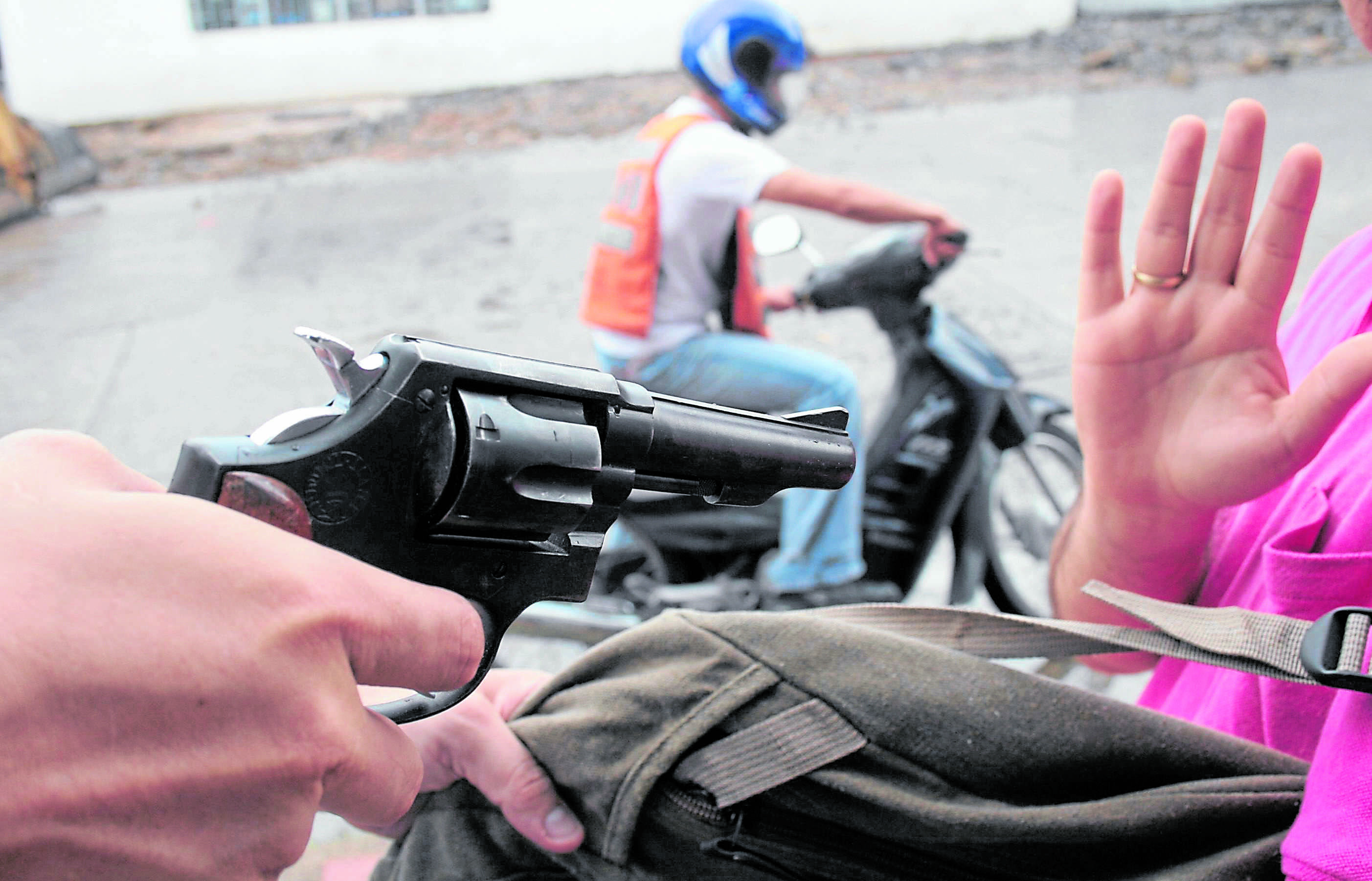 Al Menos Cuatro Hombres Armados Realizaron El Hogo