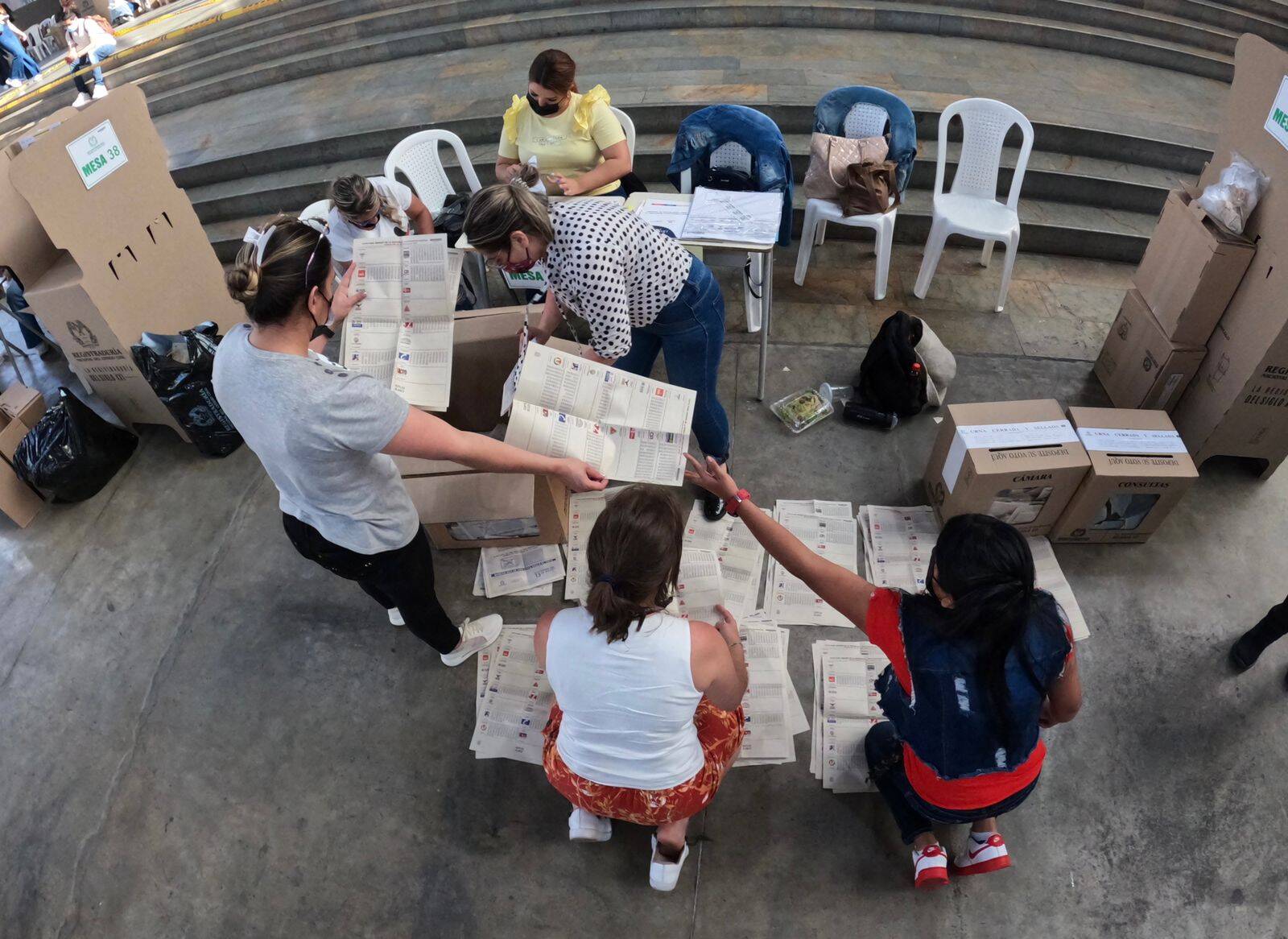 Comienza el conteo de votos en Plaza Mayor Medellín.