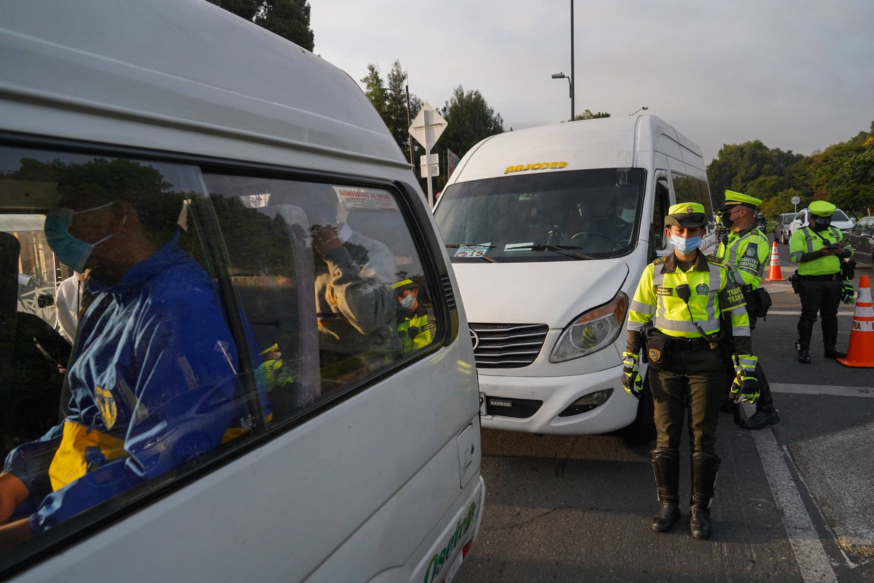 Desde enero, agentes civiles y policías de tránsito, junto con la Secretaría de Movilidad, vienen realizando operativos de control de las rutas escolares.