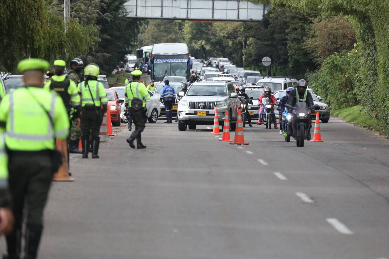 La medida aplica para todos los carros con placa par.