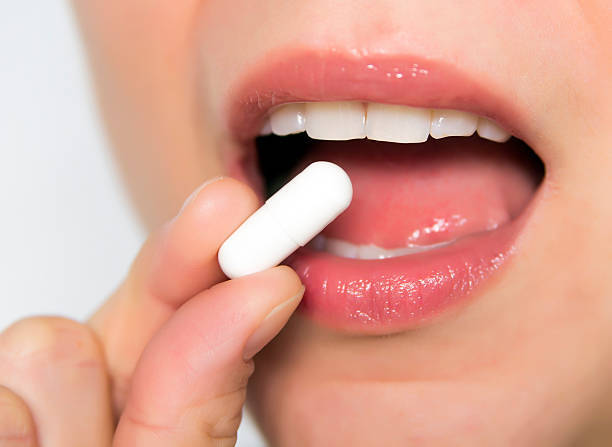 Estudio científico analizó la postura al momento de tomar medicamentos.