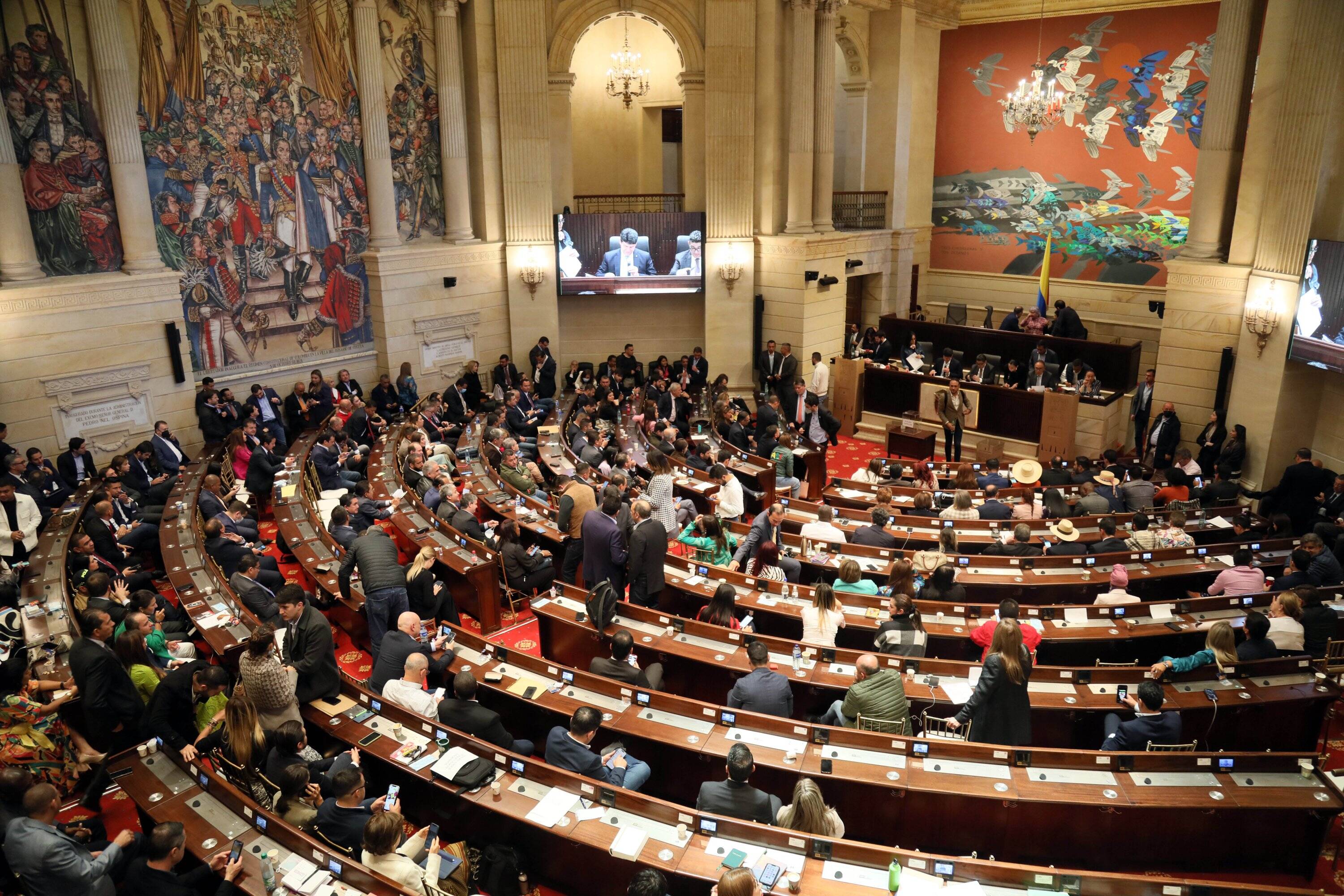 El Congreso está conformado por 295 parlamentarios, entre senadores y representantes, y cada uno gana mensualmente 35 millones de pesos.