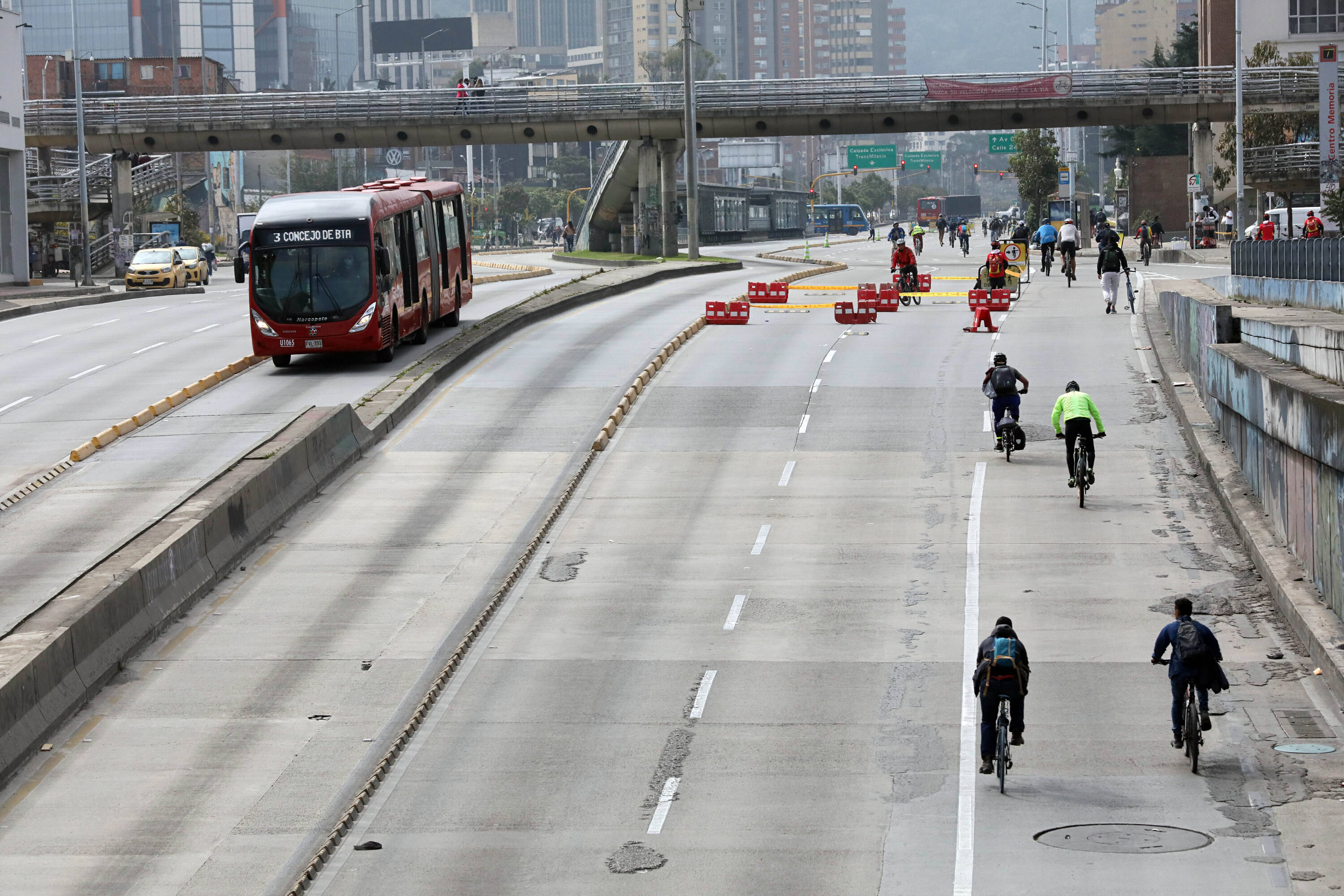 Bogotá septiembre 22 de 2022. Dia sin carro y sin moto en Bogotá, av. Américas, portal de banderas, av. cali y av, dorado. foto: Milton Díaz / El Tiempo