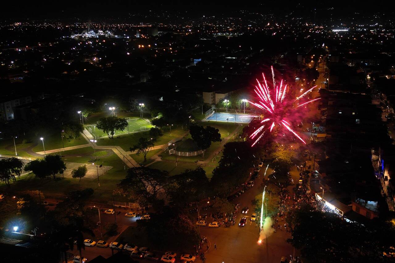 Juegos pirotécnicos en la alborada en Cali.