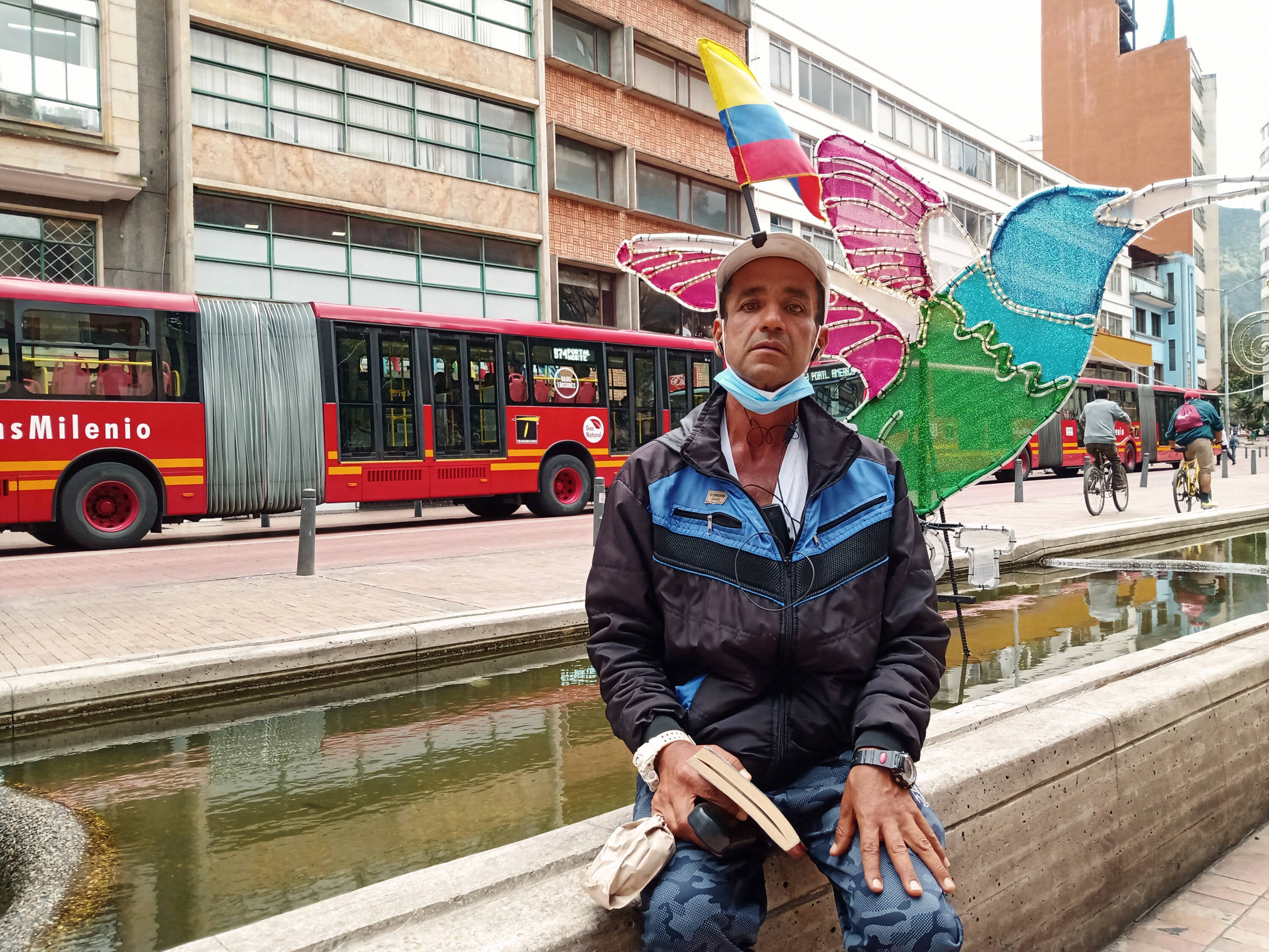 El Hombre suele Frecuentar la Avenida Jiménez, en Bogotá.