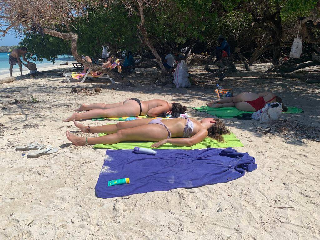 Cartagena: Turistas en Playa Blanca