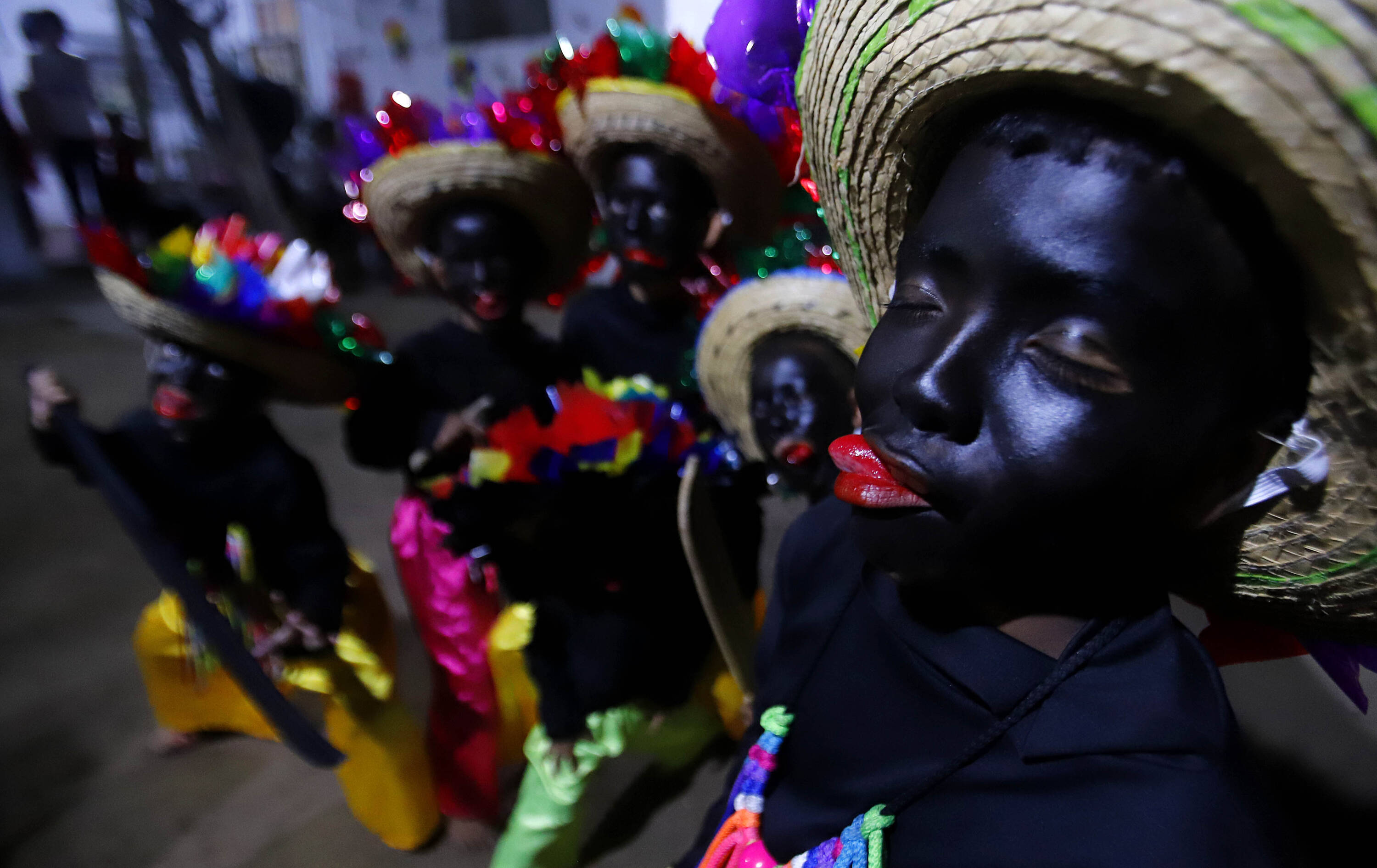 Son de Negro es el resultado de una marcada influencia africana que recoge el sentimiento de los pueblos apostados en las orillas del Canal del Dique, entre los departamentos de Atlántico y Bolívar.