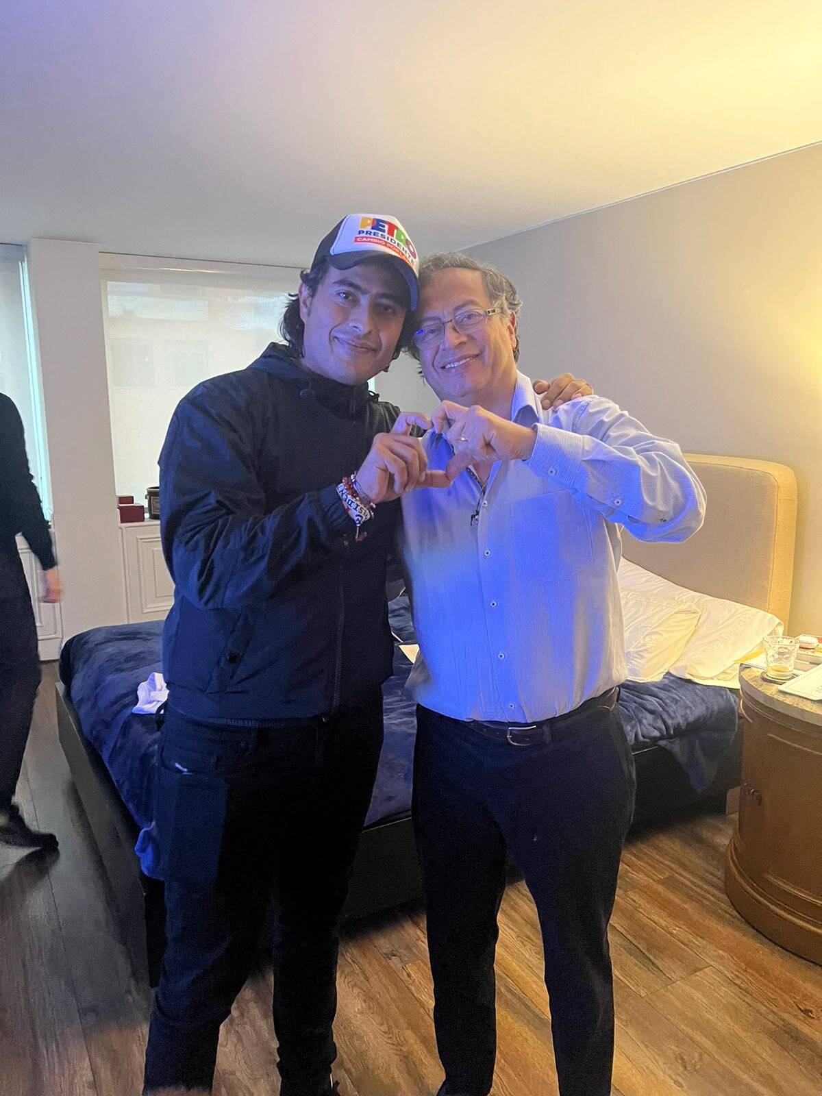 Nicolás Petro junto a su papá, el presidente Gustavo Petro.