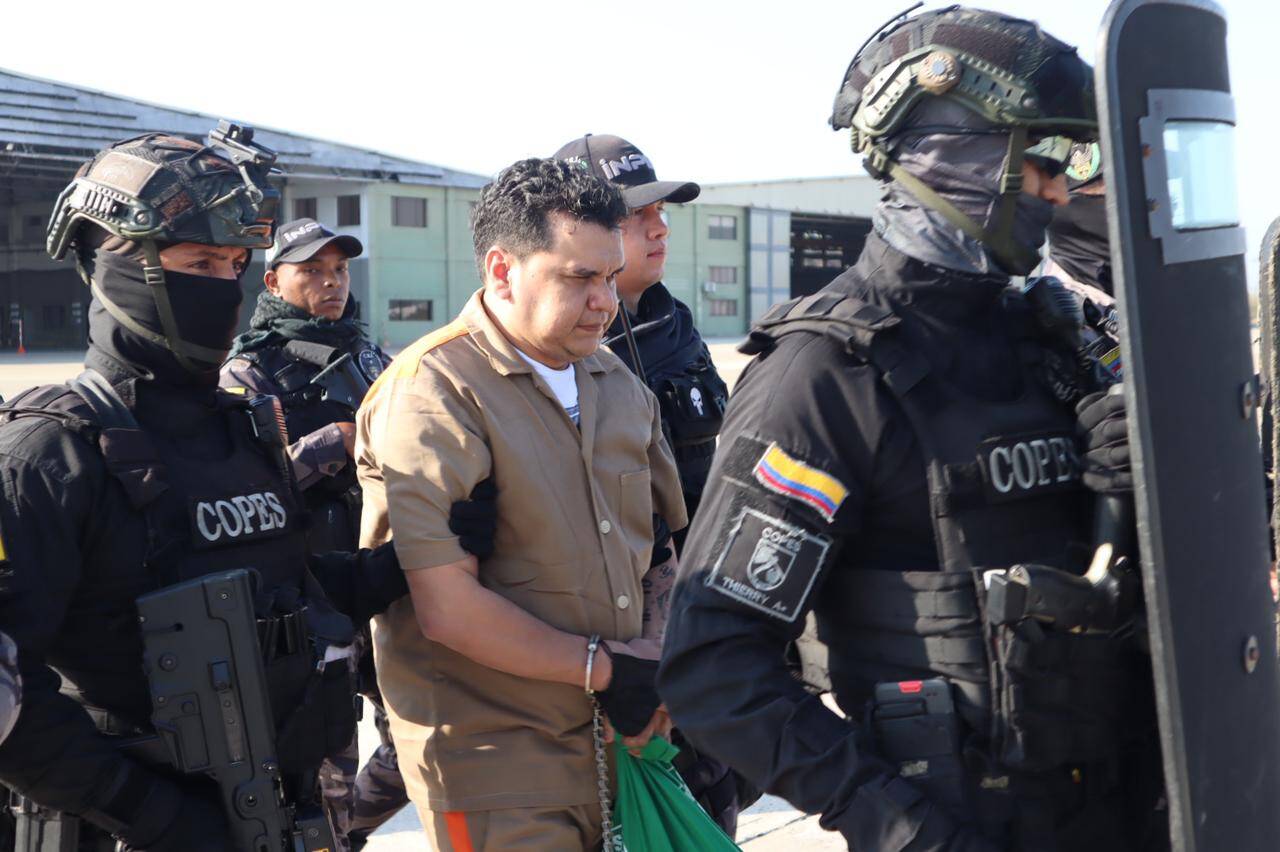 Momentos del operativo de traslado de Digno Palomino.