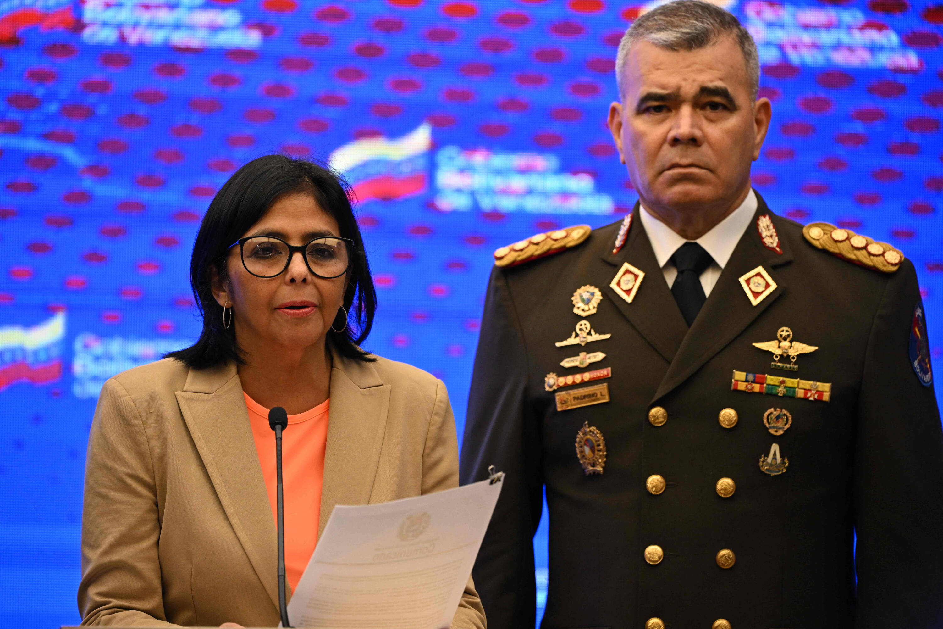 La vicepresidenta de Venezuela, Delcy Rodríguez y el ministro de Defensa, Vladimir Padrino López