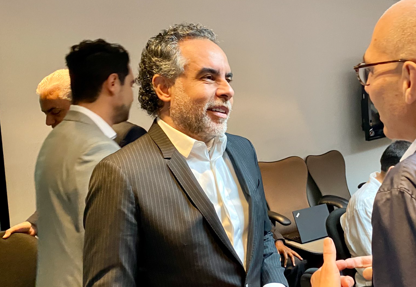 El Presidente Petro Anunció la Salida de Benedetti de la Embajada Este Viernes.