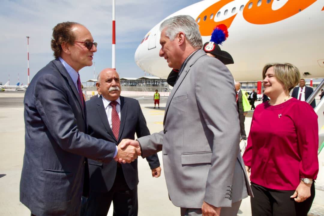 Presidente de Cuba a su llegada a Roma