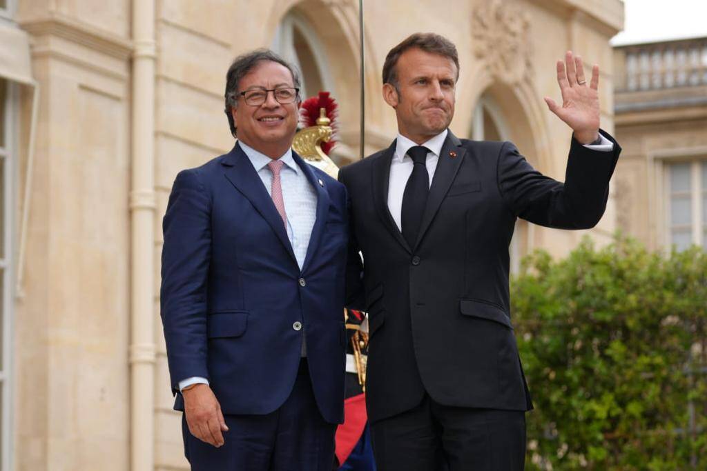 El presidente Gustavo Petro con su homólogo francés, Emmanuel Macron.