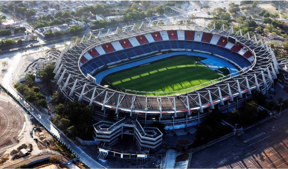 Este Escenario Deportivo Tiene 24 Entradas.