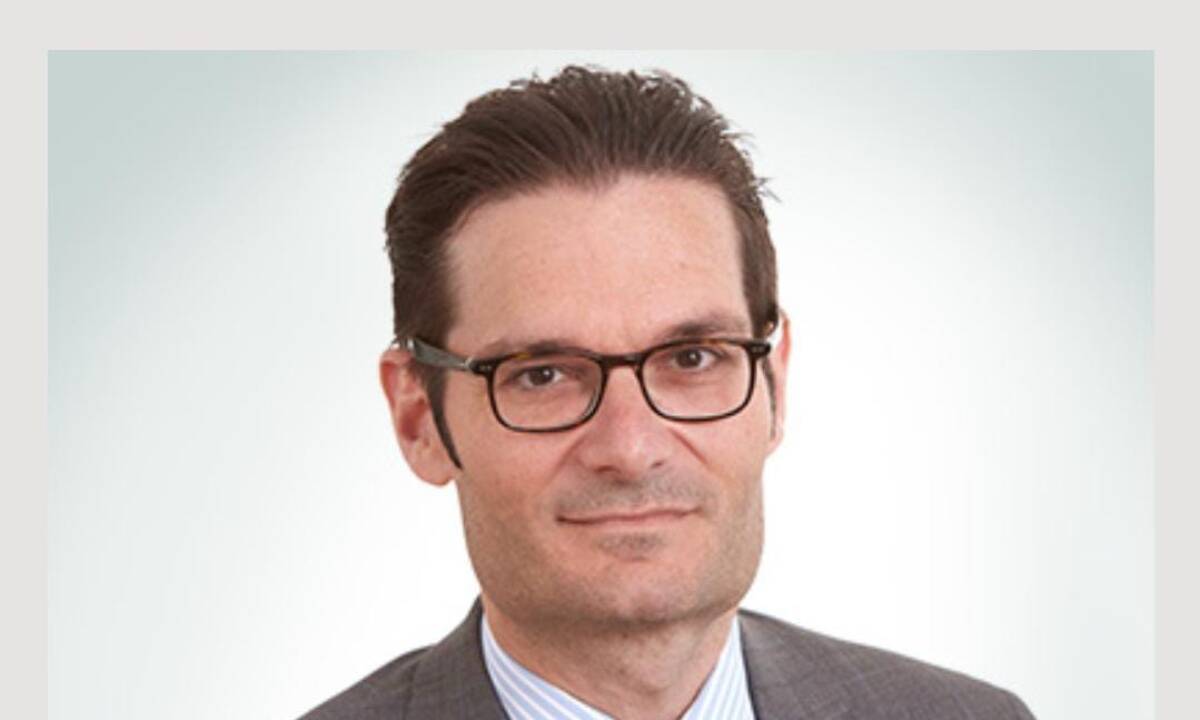 El empresario vive en Londres, Inglaterra.