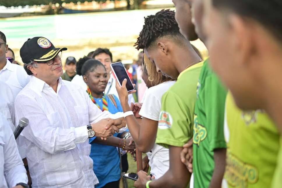 El presidente Gustavo Petro y la vicepresidenta Francia Márquez dieron inicio al programa en el puerto de Buenaventura.