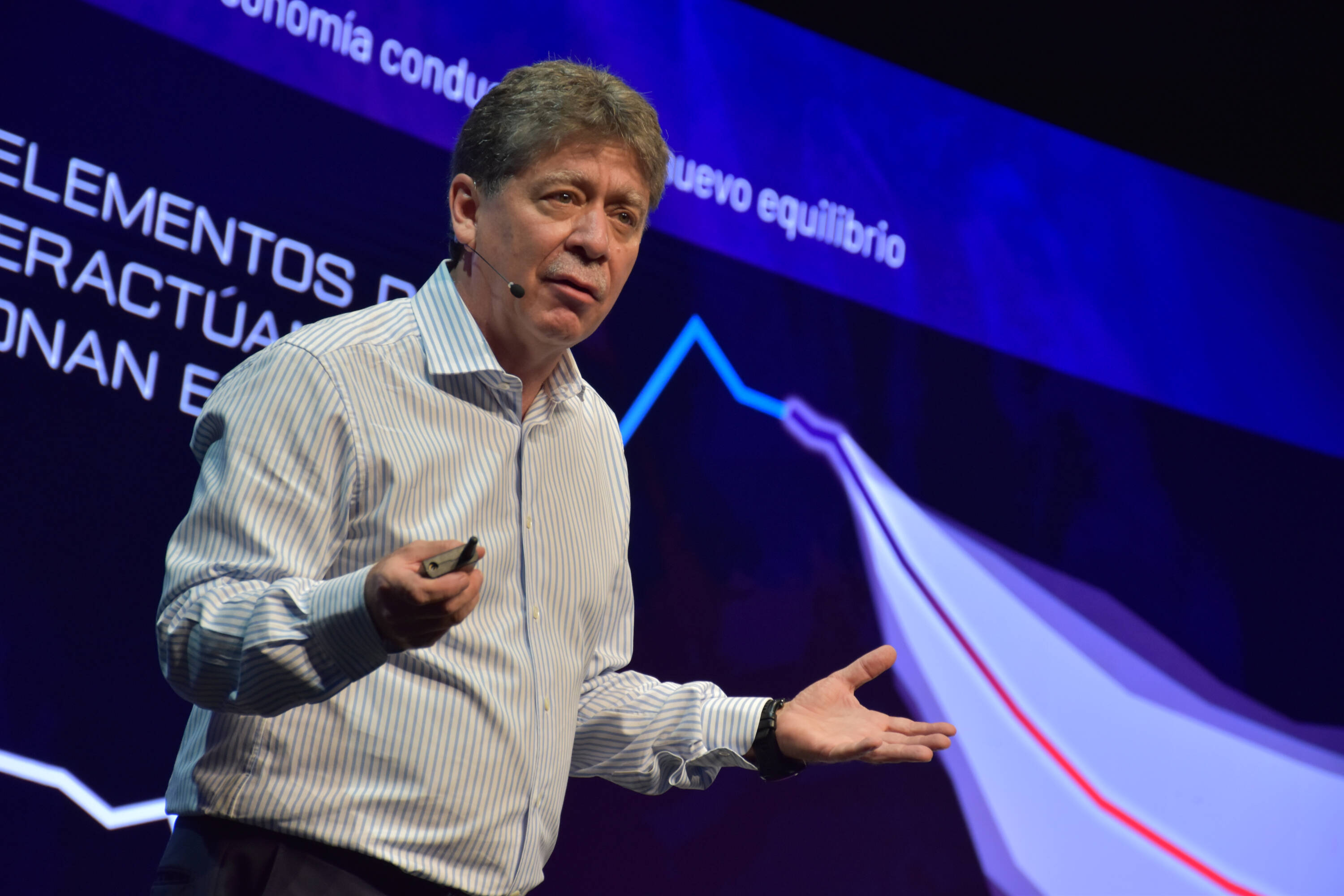 Presidente de la Andi, Bruce Mac Master