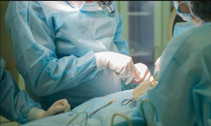 Otros hospitales habían negado hacerle la cirugía al hombre, por la complejidad del caso.