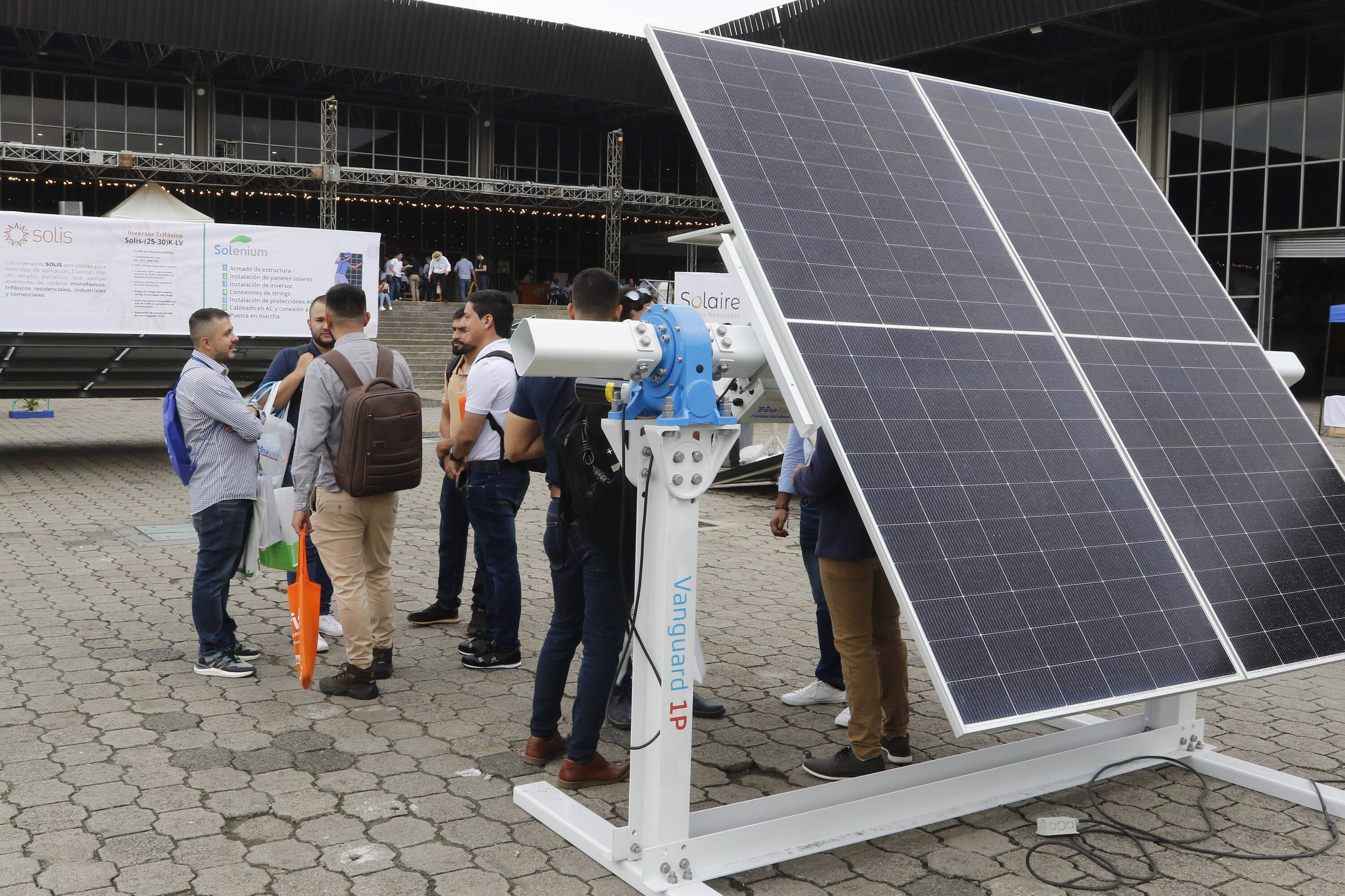 Se realiza en Plaza Mayor de Medellín, Exposolar Colombia, la feria de las energías renovables, la movilidad sostenible, la eficiencia energética, la iluminación LED y el hidrógeno verde. En la feria se exhiben, promocionan y comercializan productos y desarrollos de la energía solar tanto térmica como fotovoltaica.