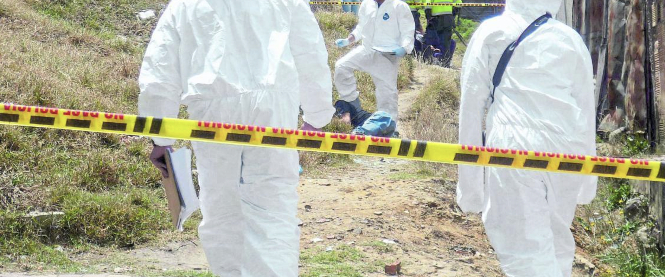 El cadáver del hombre fue hallado cerca al de su esposa.