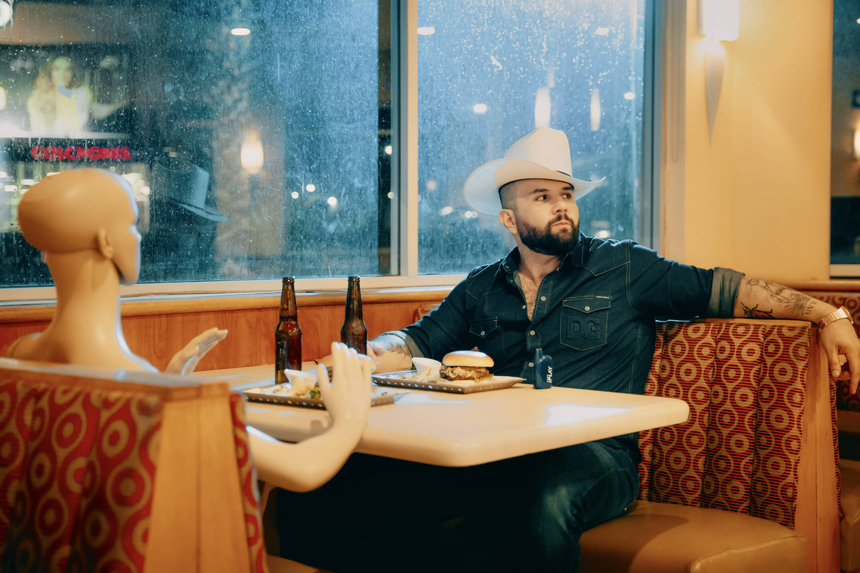 Carín León, cantante de música regional mexicana