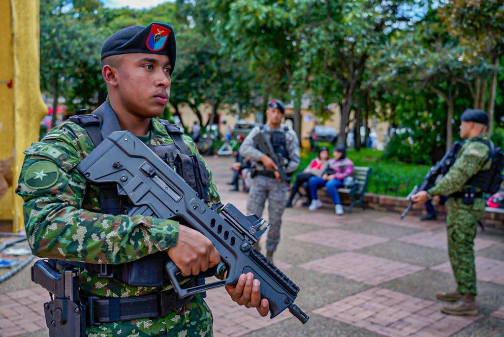 Miembros de las Fuerzas Militares están en alerta en Antioquia.