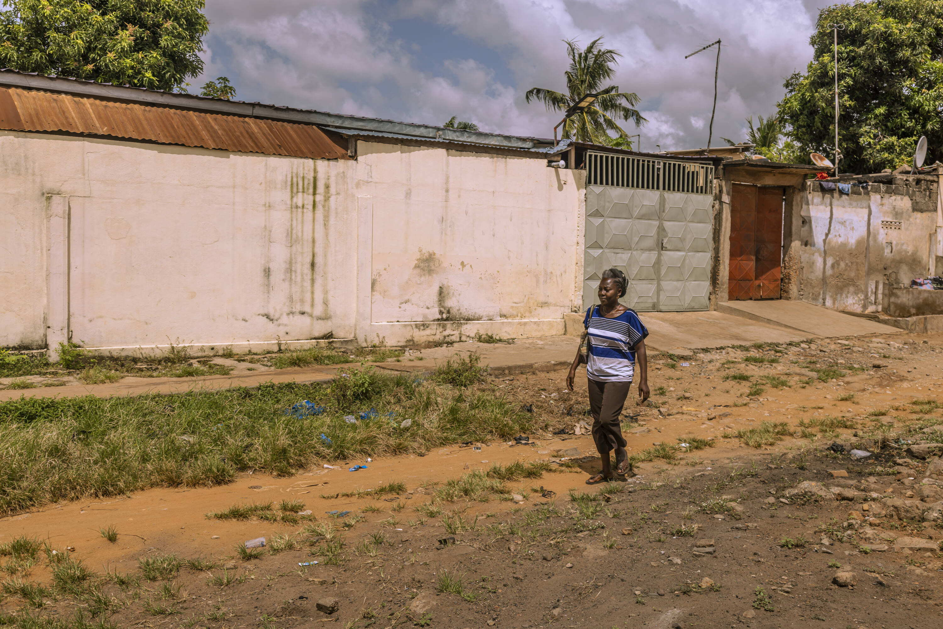 NYT: Cuando Joseline de Lima deambulaba por su barrio en Lomé, Togo, su estilista se dio cuenta de que necesitaba ayuda.