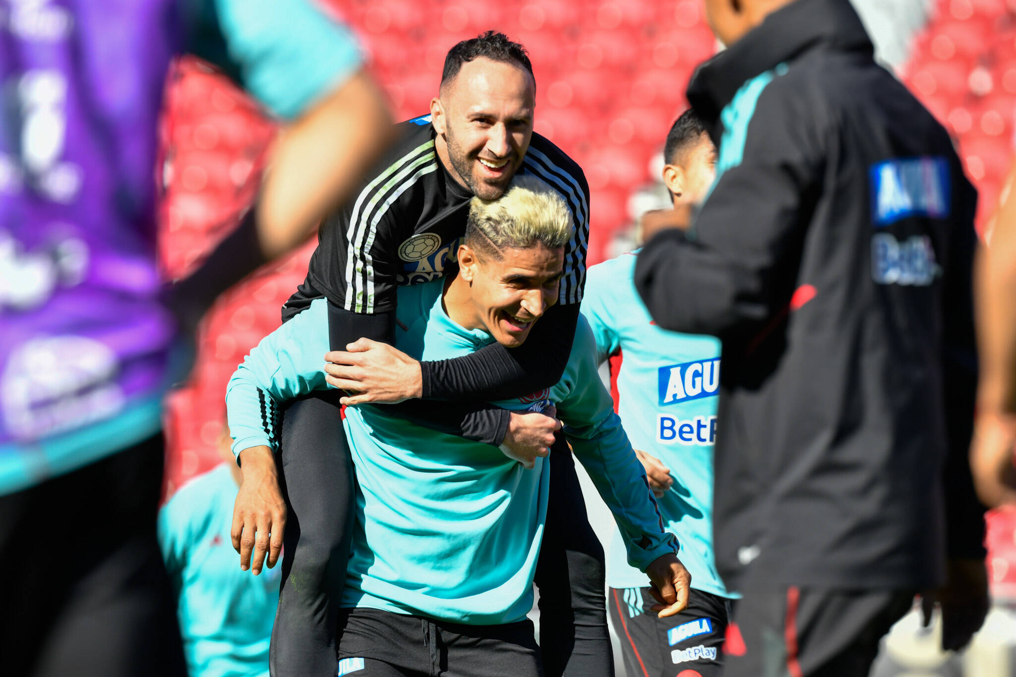 David Ospina (arriba), junto a Daniel Cataño.