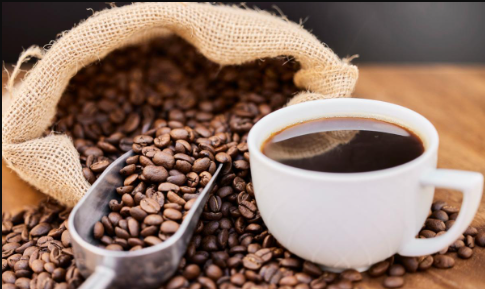 A pesar de lo rápido que se prepara un café instantáneo, las propiedades son diferentes al molido.