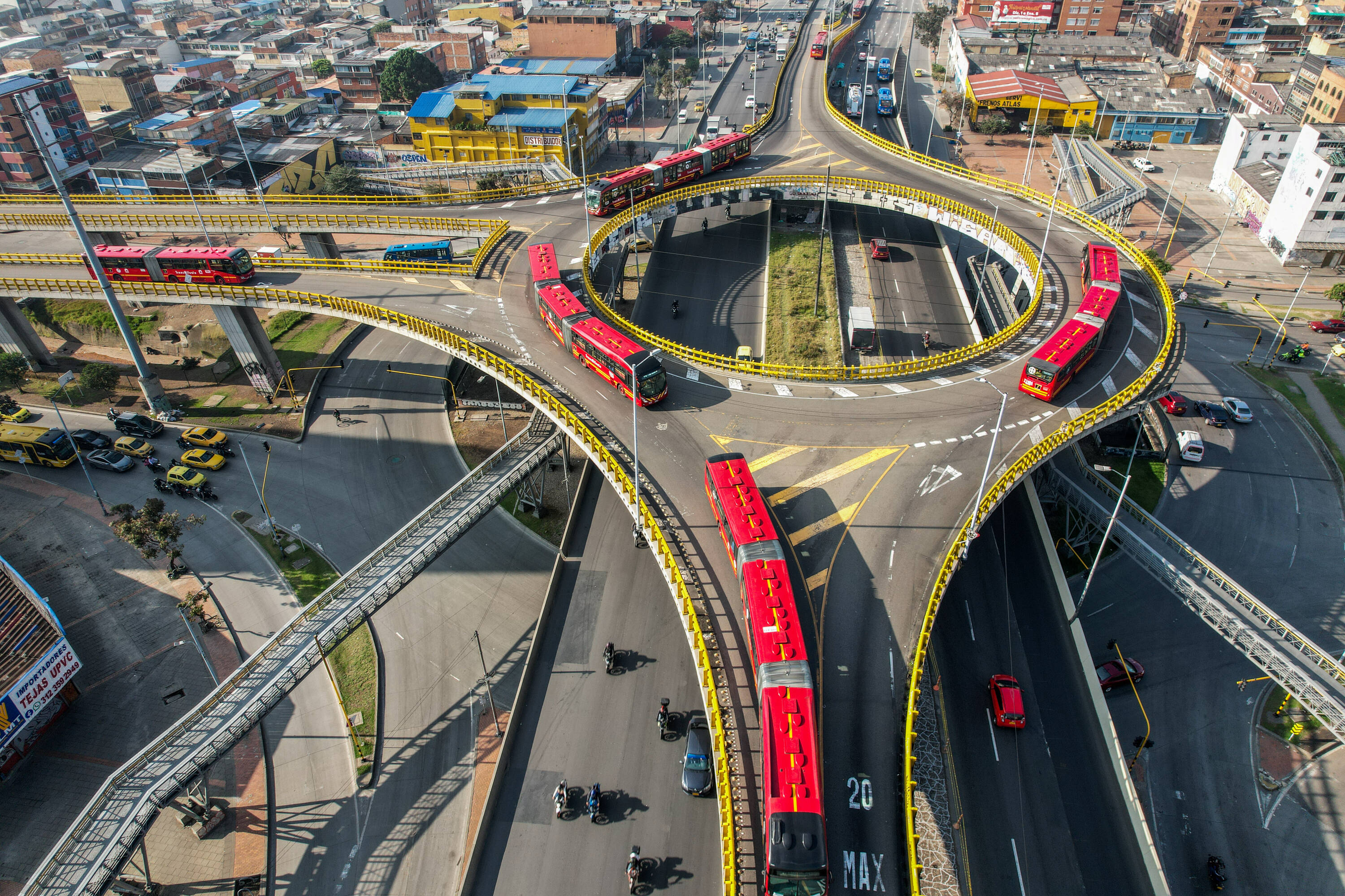 Los usuarios de los sistemas reciben el nuevo año con alzas en el pasaje que ahora es $3.100 en el servicio troncal y $3.100 el zonal. Bogotá 3 de enero del 2023. FOTO @mauriciomorenofoto /MAURICIO MORENO EL TIEMPO CEET